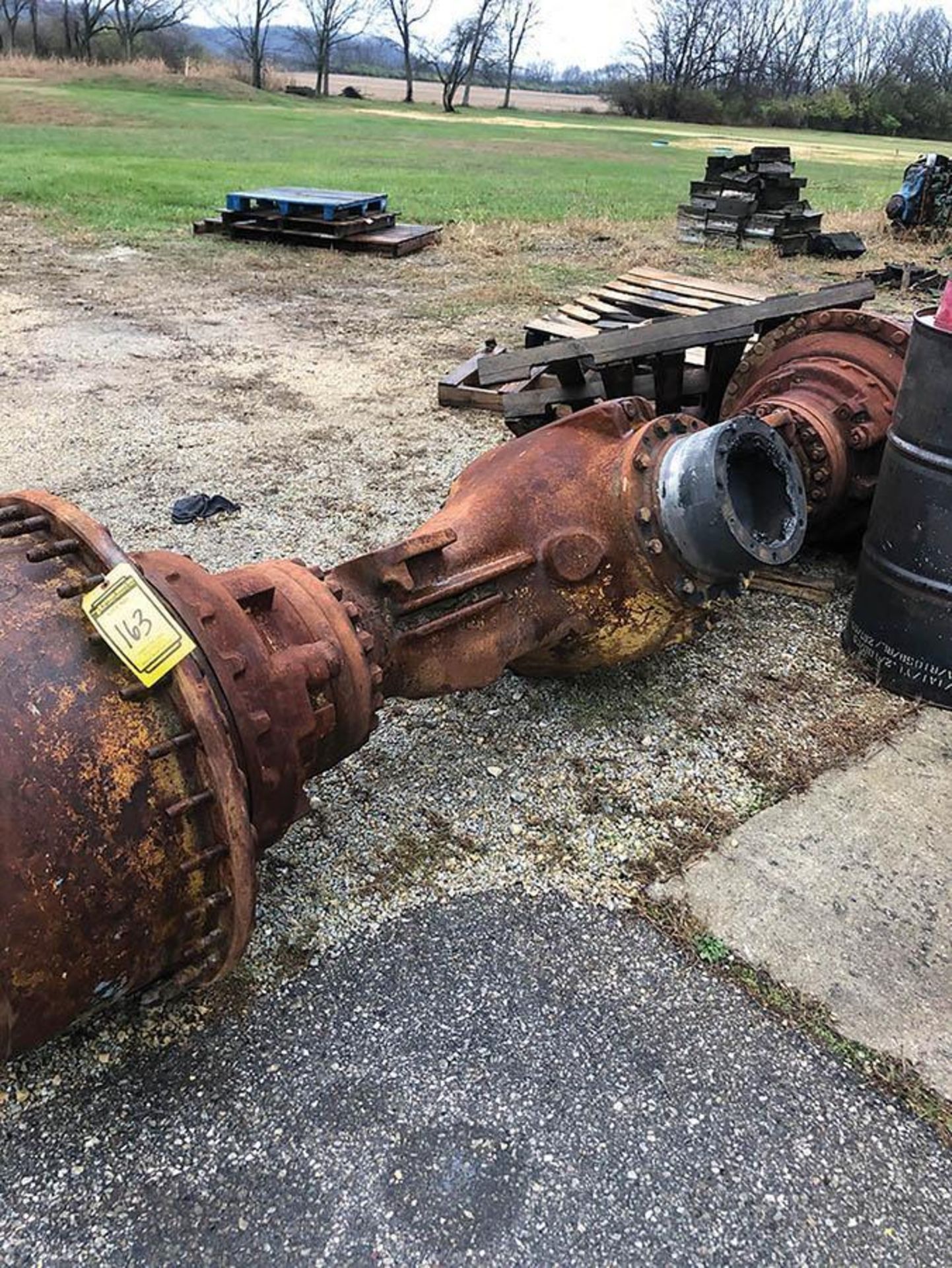 CATERPILLAR 826 DIFFERENTIAL REAR ENDS AND (2) FINAL DRIVES