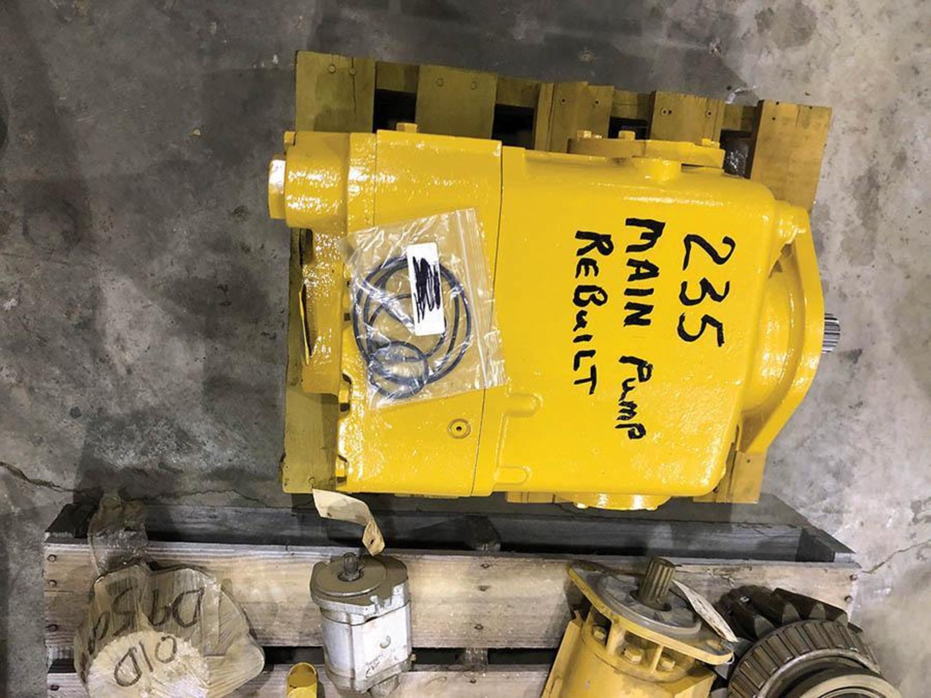 CATERPILLAR 235 MAIN PUMP REBUILT