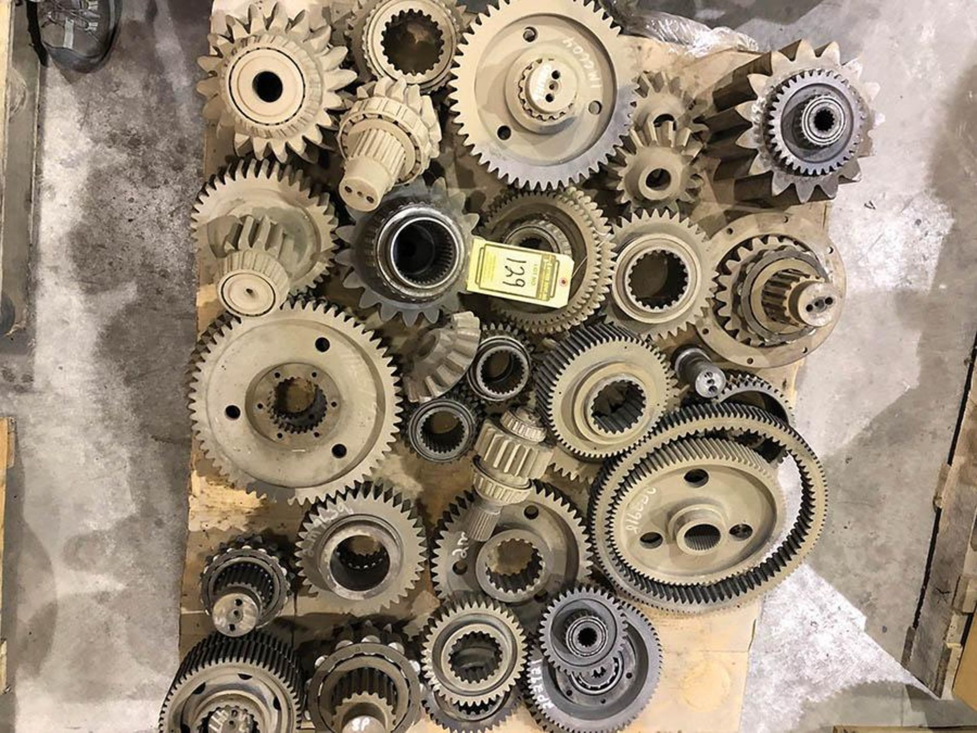 CATERPILLAR ASSORTED DIFFERENTIAL PARTS - Image 2 of 2