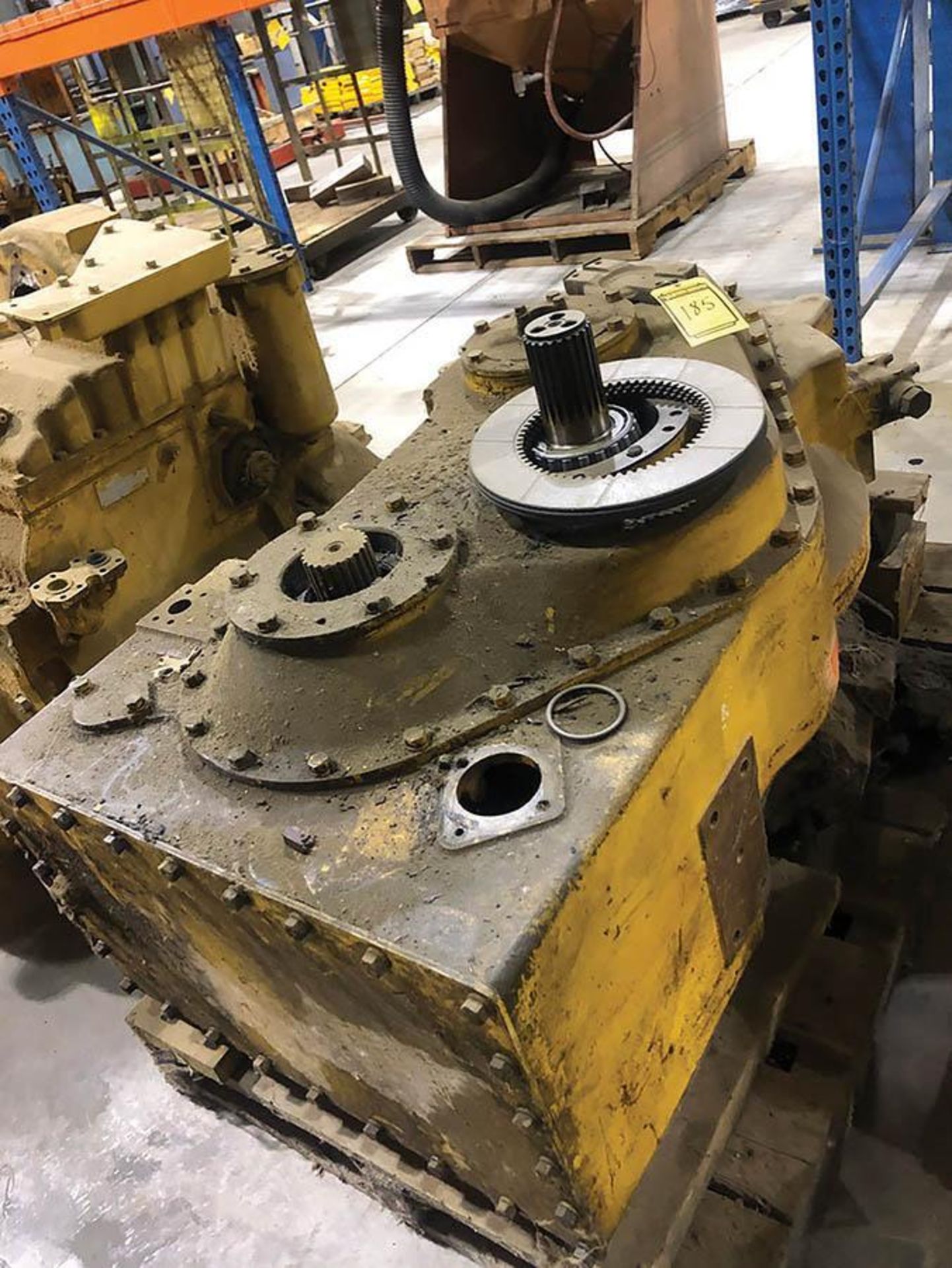 CATERPILLAR 825 TRANSFER GEAR CASE AND GEARS - Image 2 of 4