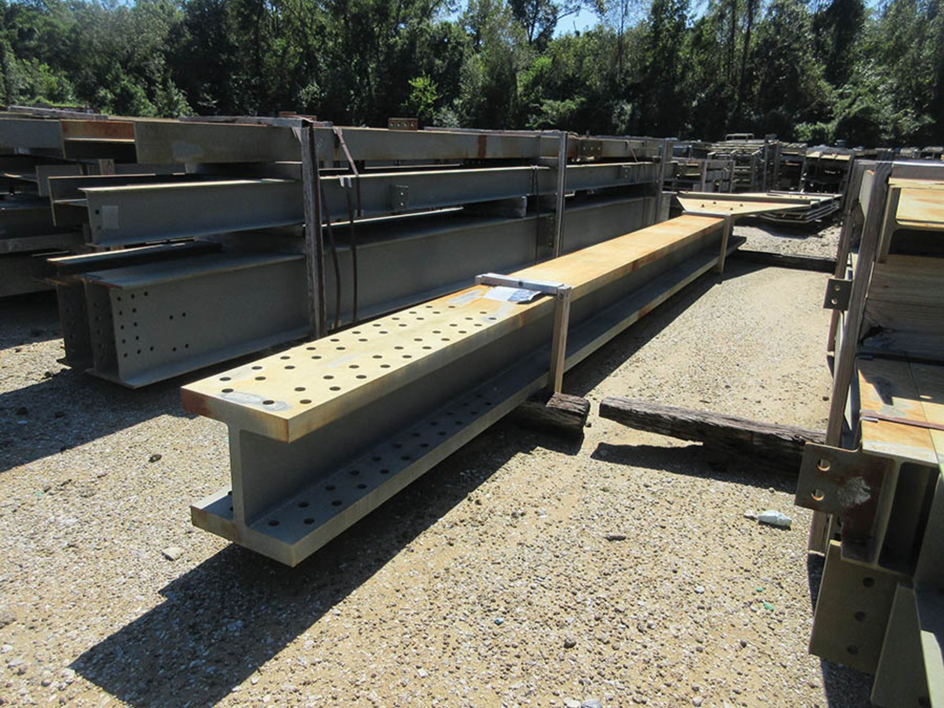 LARGE LOT OF STRUCTURAL STEEL: BEAMS, BEAMS UP TO 403'' X 21'' X 20'' X 4 1/2'', LOCATION: GRID 3CA - Image 5 of 28