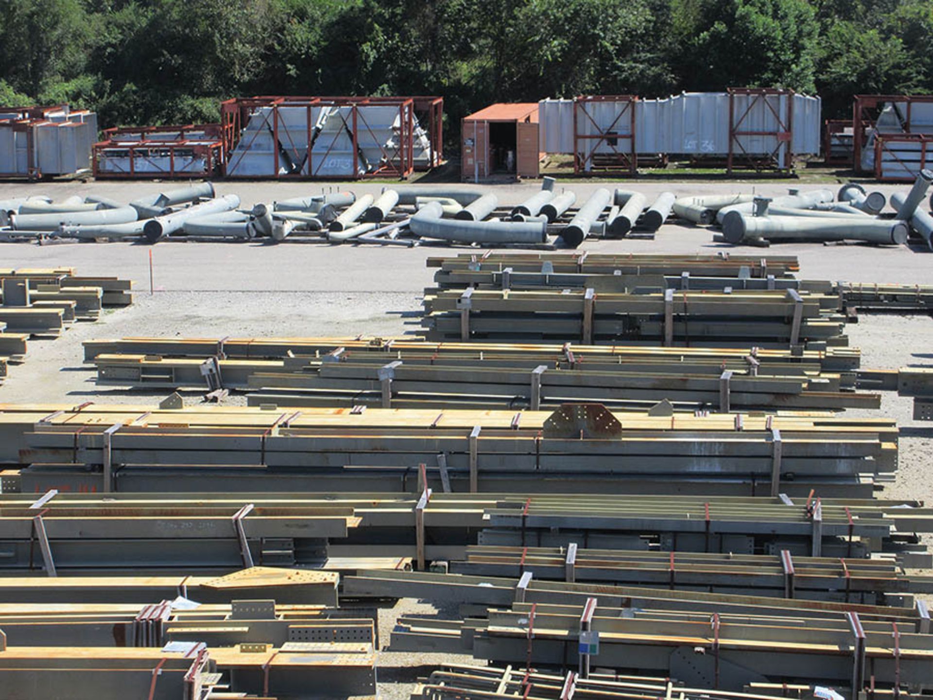 LARGE LOT OF STRUCTURAL STEEL: BEAMS, BEAMS UP TO 403'' X 21'' X 20'' X 4 1/2'', LOCATION: GRID 3CA - Image 2 of 28