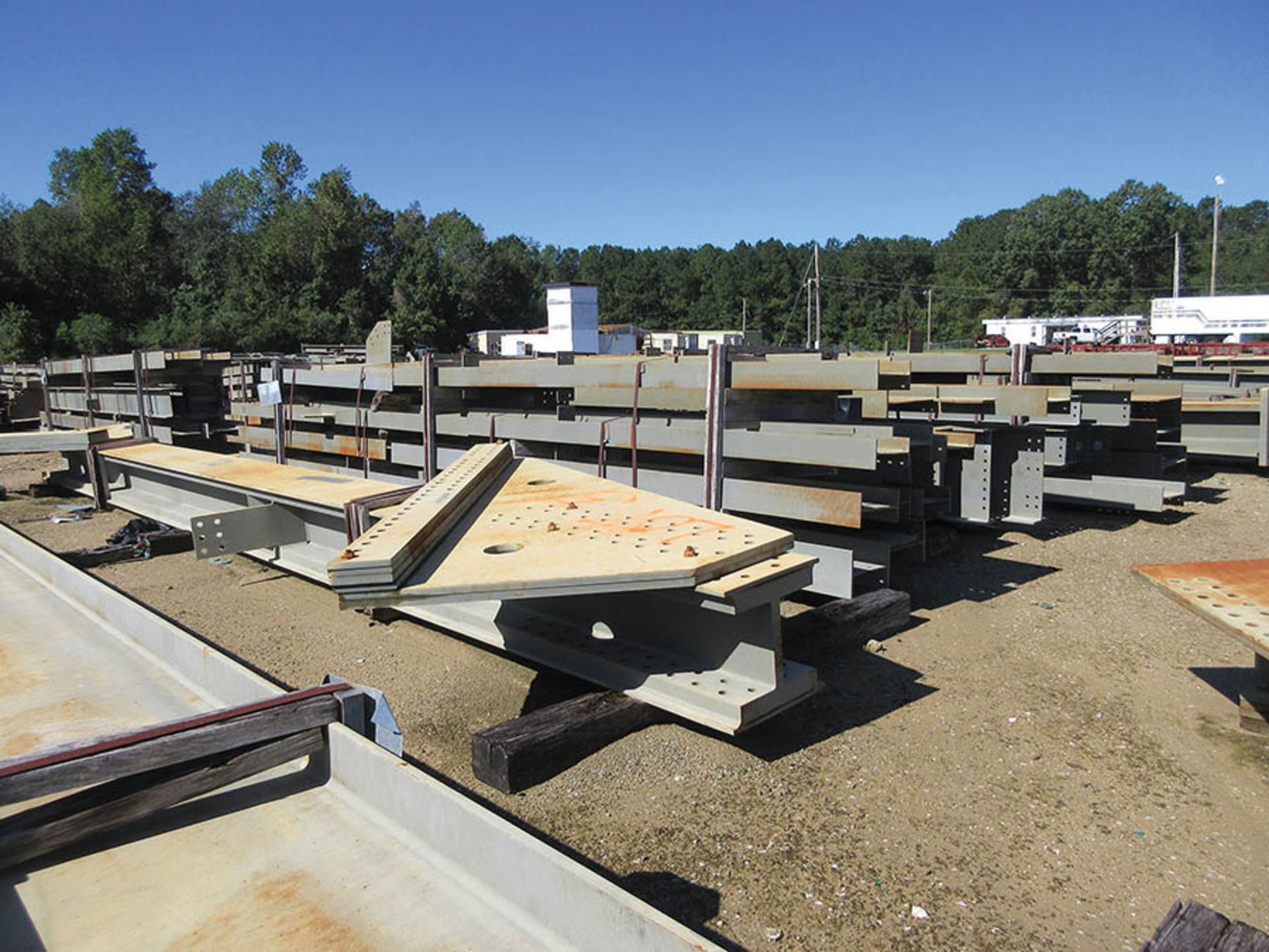 LARGE LOT OF STRUCTURAL STEEL: BEAMS, COLUMNS, BEAMS UP TO 477'' X 18'' X 16'' X 3'', LOCATION: GRID - Image 9 of 19