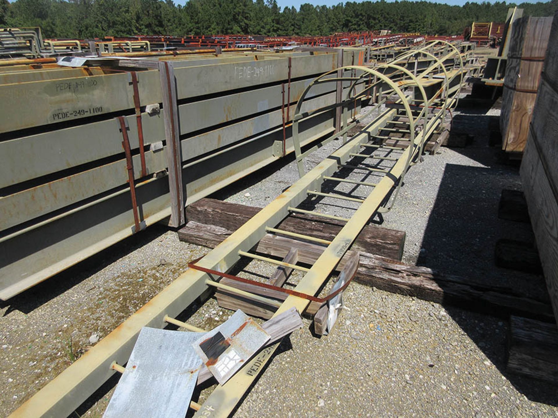 LARGE LOT OF STRUCTURAL STEEL: CONSISTS MOSTLY OF 1 1/2'' THICK OR LESS STEEL BEAMS, VARIOUS - Image 22 of 25