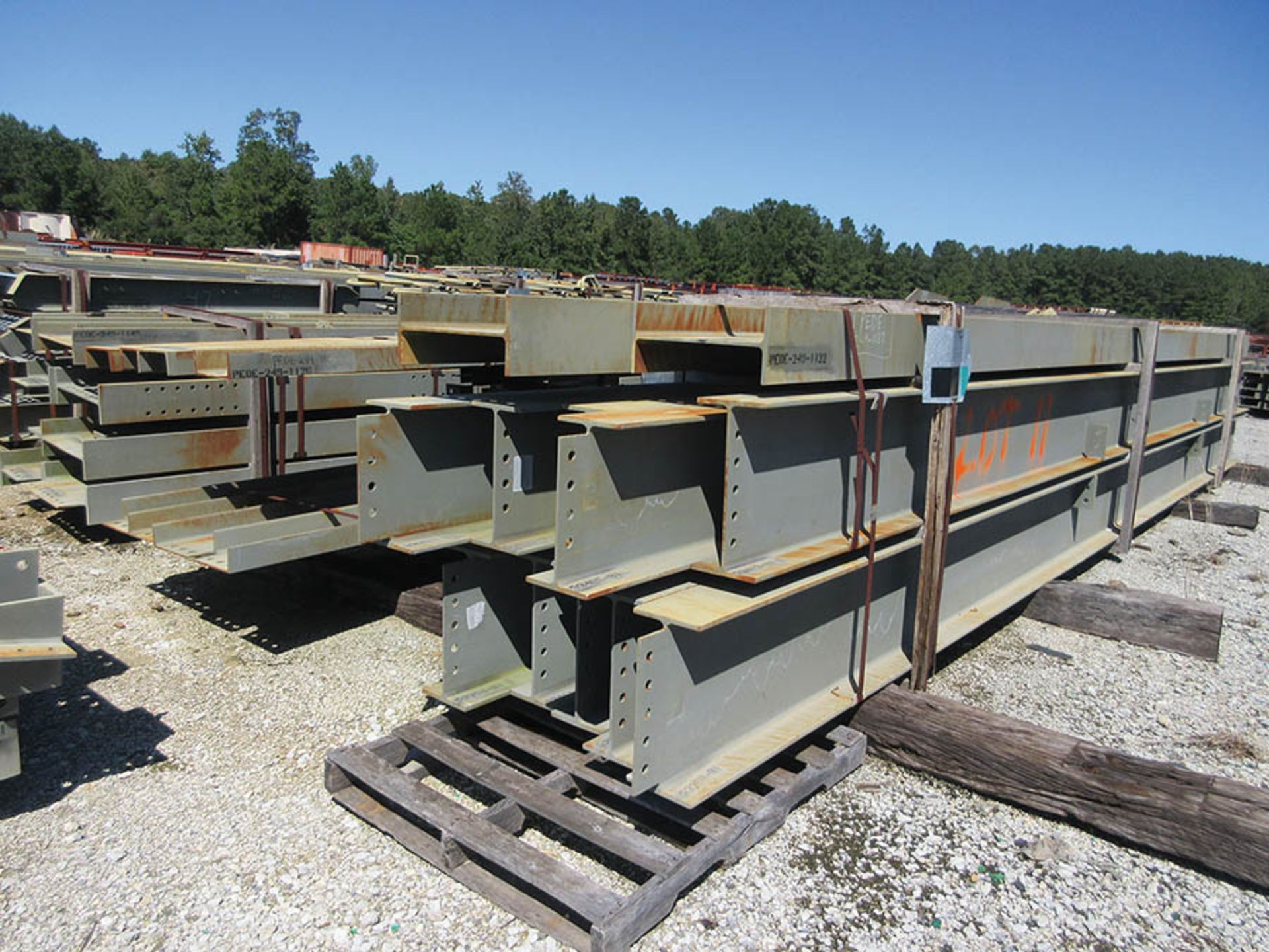 LARGE LOT OF STRUCTURAL STEEL: CONSISTS MOSTLY OF 1 1/2'' THICK OR LESS STEEL BEAMS, VARIOUS - Image 5 of 25