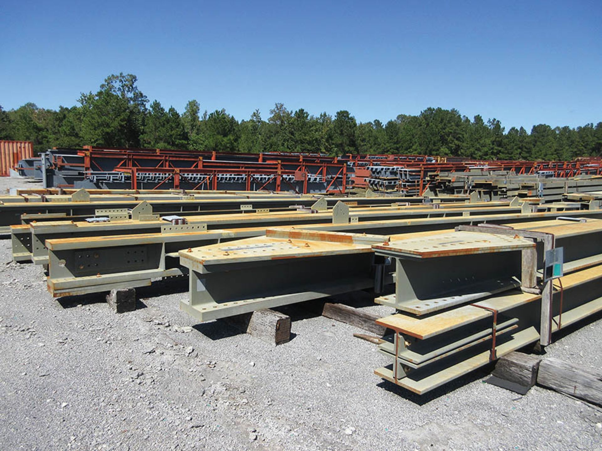 LARGE LOT OF STRUCTURAL STEEL: BEAMS, GIRDERS, BEAMS UP TO 606'' X 21'' X 20'' X 4'', LOCATION: GRID - Image 15 of 19