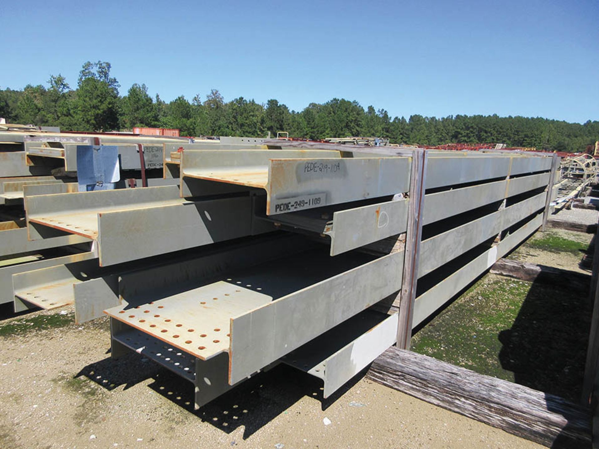 LARGE LOT OF STRUCTURAL STEEL: CONSISTS MOSTLY OF 1 1/2'' THICK OR LESS STEEL BEAMS, VARIOUS - Image 9 of 25