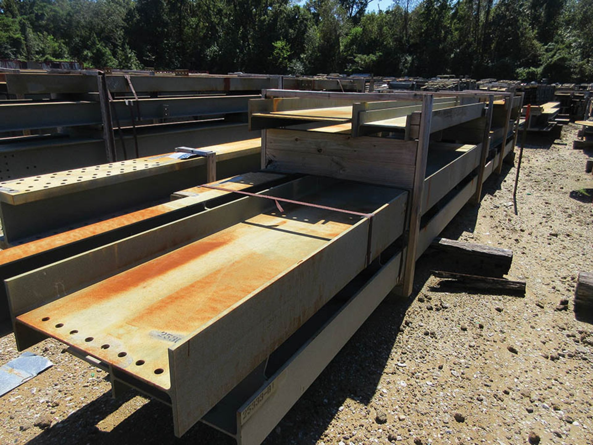 LARGE LOT OF STRUCTURAL STEEL: BEAMS, BEAMS UP TO 403'' X 21'' X 20'' X 4 1/2'', LOCATION: GRID 3CA - Image 4 of 28