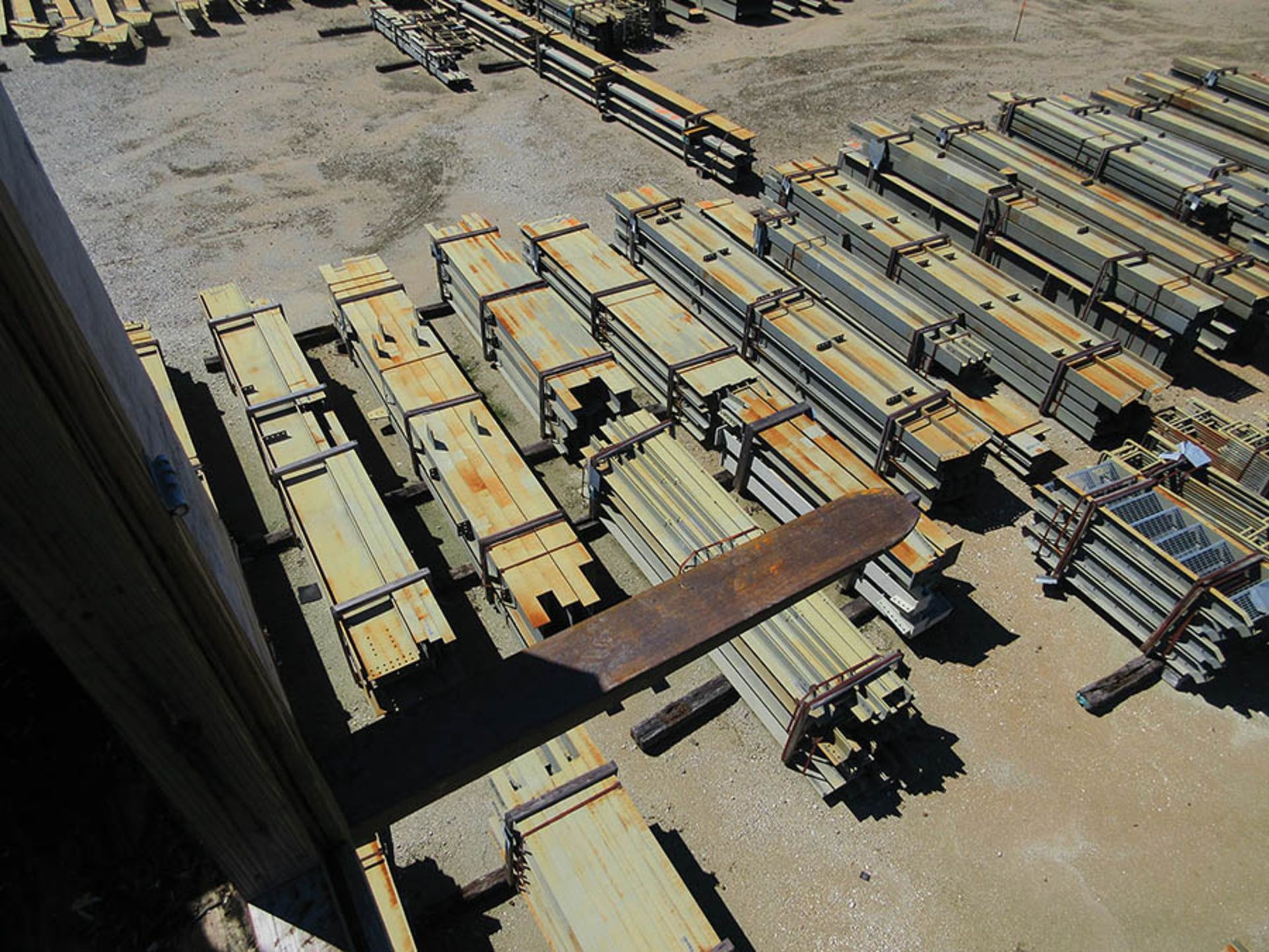 LARGE LOT OF STRUCTURAL STEEL: CONSISTS MOSTLY OF 1'' THICK OR LESS STEEL BEAMS, VARIOUS LENGTHS, - Image 4 of 15