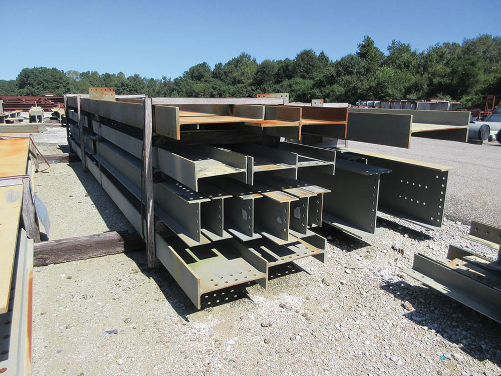 LARGE LOT OF STRUCTURAL STEEL: BEAMS, BEAMS UP TO 403'' X 21'' X 20'' X 4 1/2'', LOCATION: GRID 3CA - Image 16 of 28