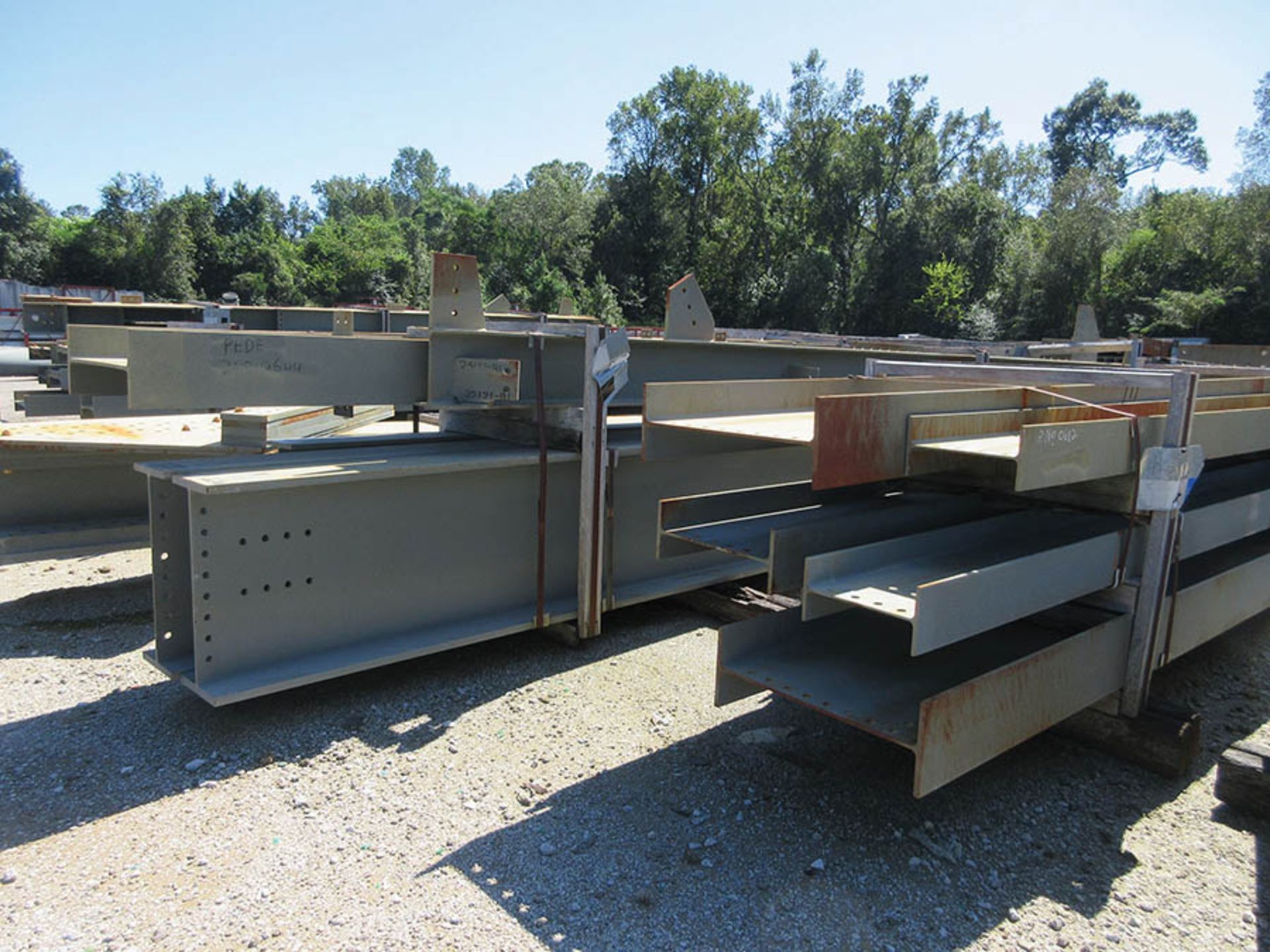 LARGE LOT OF STRUCTURAL STEEL: BEAMS, BEAMS UP TO 403'' X 21'' X 20'' X 4 1/2'', LOCATION: GRID 3CA - Image 10 of 28