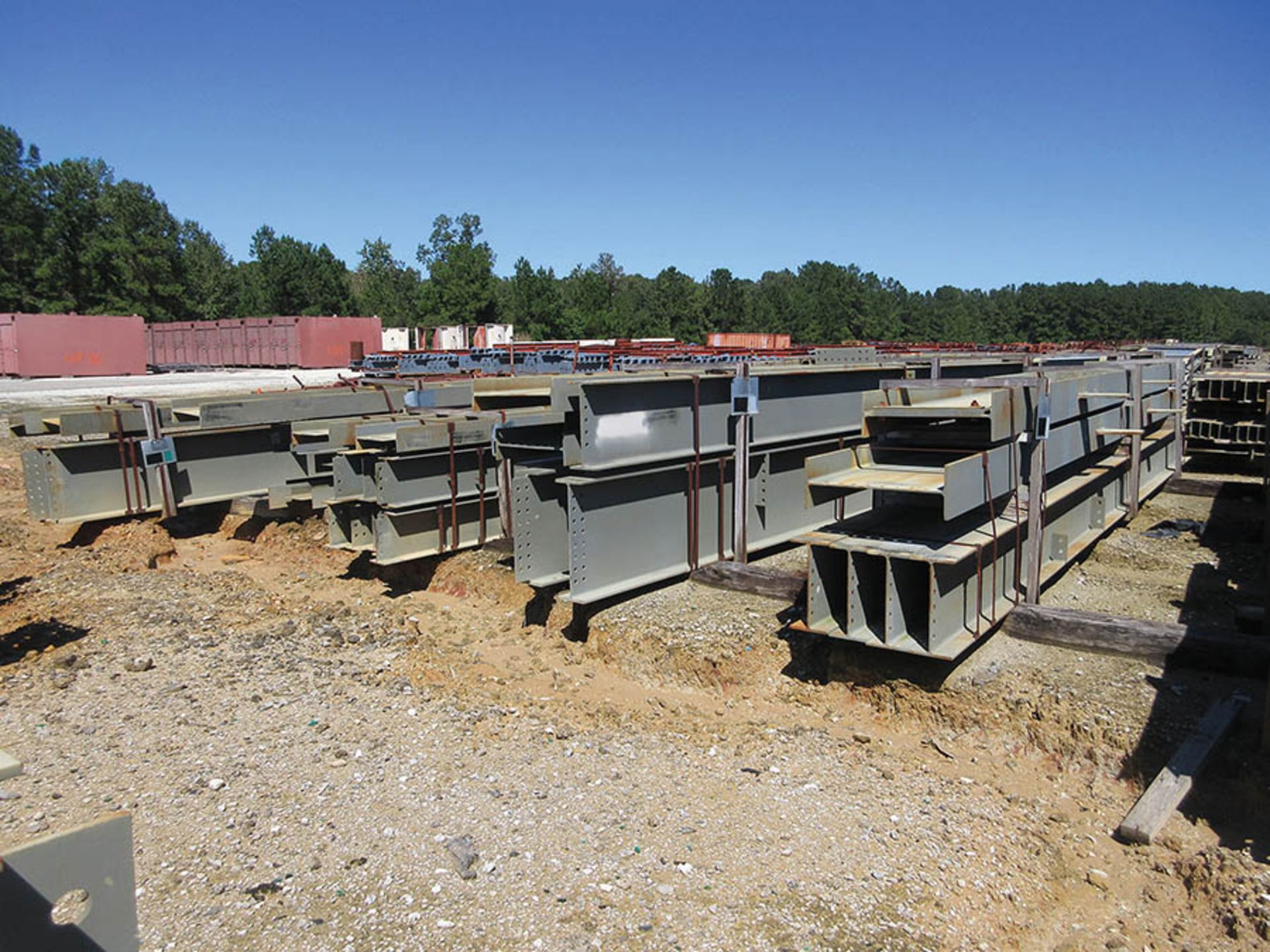 LARGE LOT OF STRUCTURAL STEEL: CONSISTS MOSTLY OF 1'' THICK OR LESS STEEL BEAMS, VARIOUS LENGTHS, - Image 8 of 15