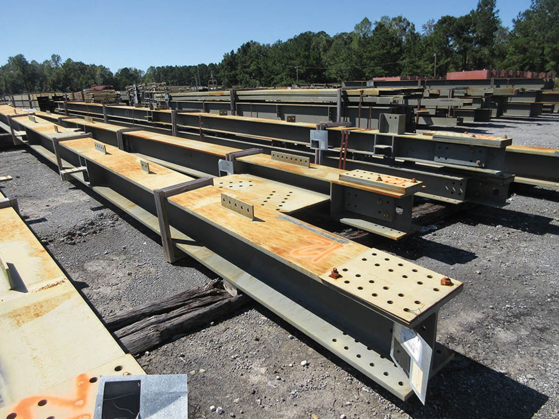 LARGE LOT OF STRUCTURAL STEEL: BEAMS, GIRDERS, BEAMS UP TO 606'' X 21'' X 20'' X 4'', LOCATION: GRID - Image 8 of 19