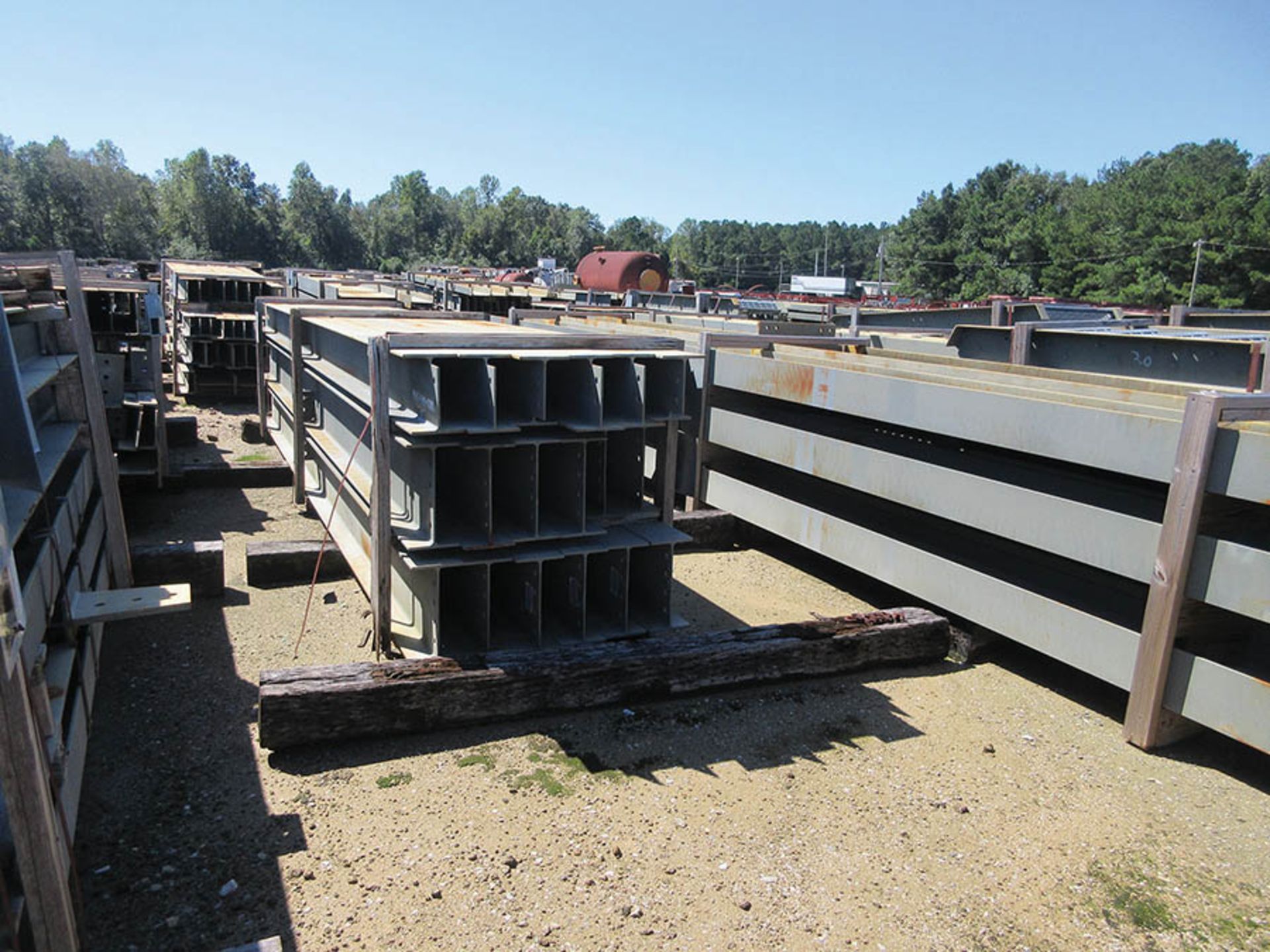 LARGE LOT OF STRUCTURAL STEEL: CONSISTS MOSTLY OF 1 1/2'' THICK OR LESS STEEL BEAMS, VARIOUS - Image 12 of 25