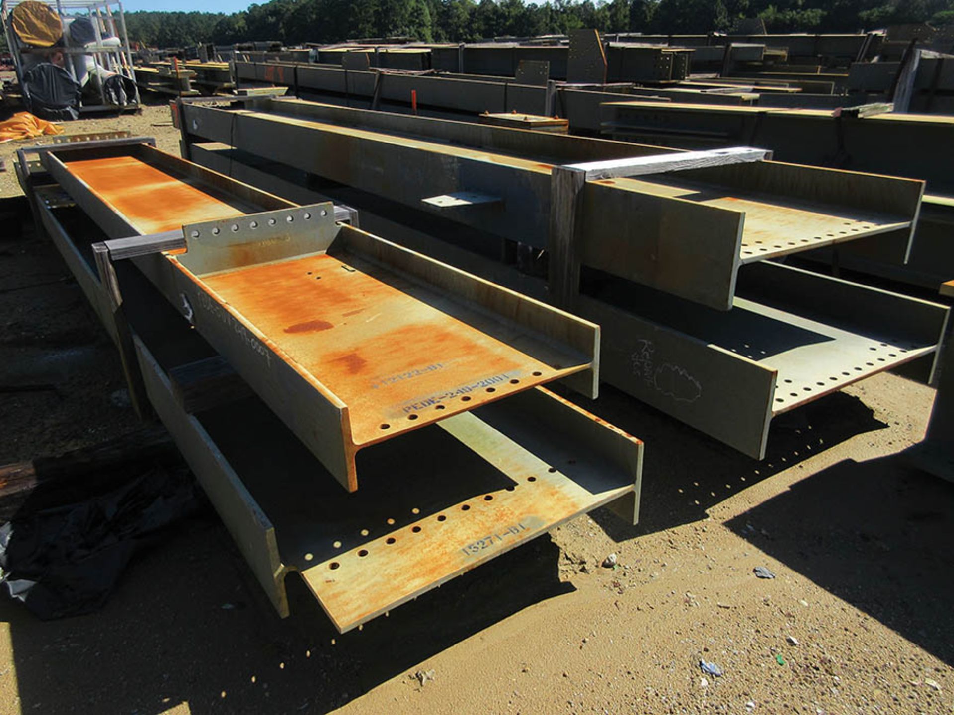 LARGE LOT OF STRUCTURAL STEEL: BEAMS, COLUMNS, BEAMS UP TO 496'' X 25'' X 20'' X 6'', 477'' X 27'' X - Image 16 of 16