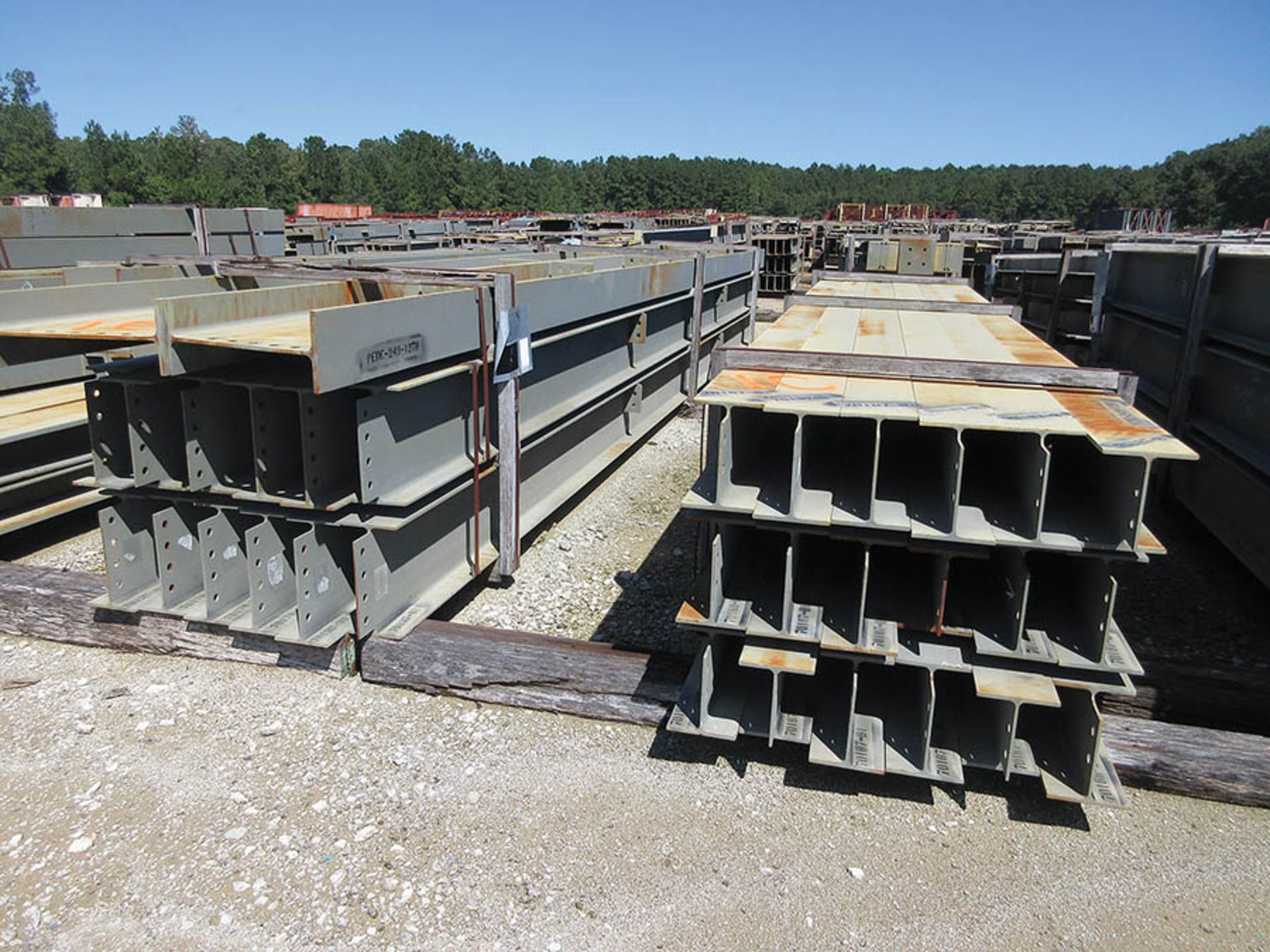 LARGE LOT OF STRUCTURAL STEEL: CONSISTS MOSTLY OF 1'' THICK OR LESS STEEL BEAMS, VARIOUS LENGTHS, - Image 6 of 15