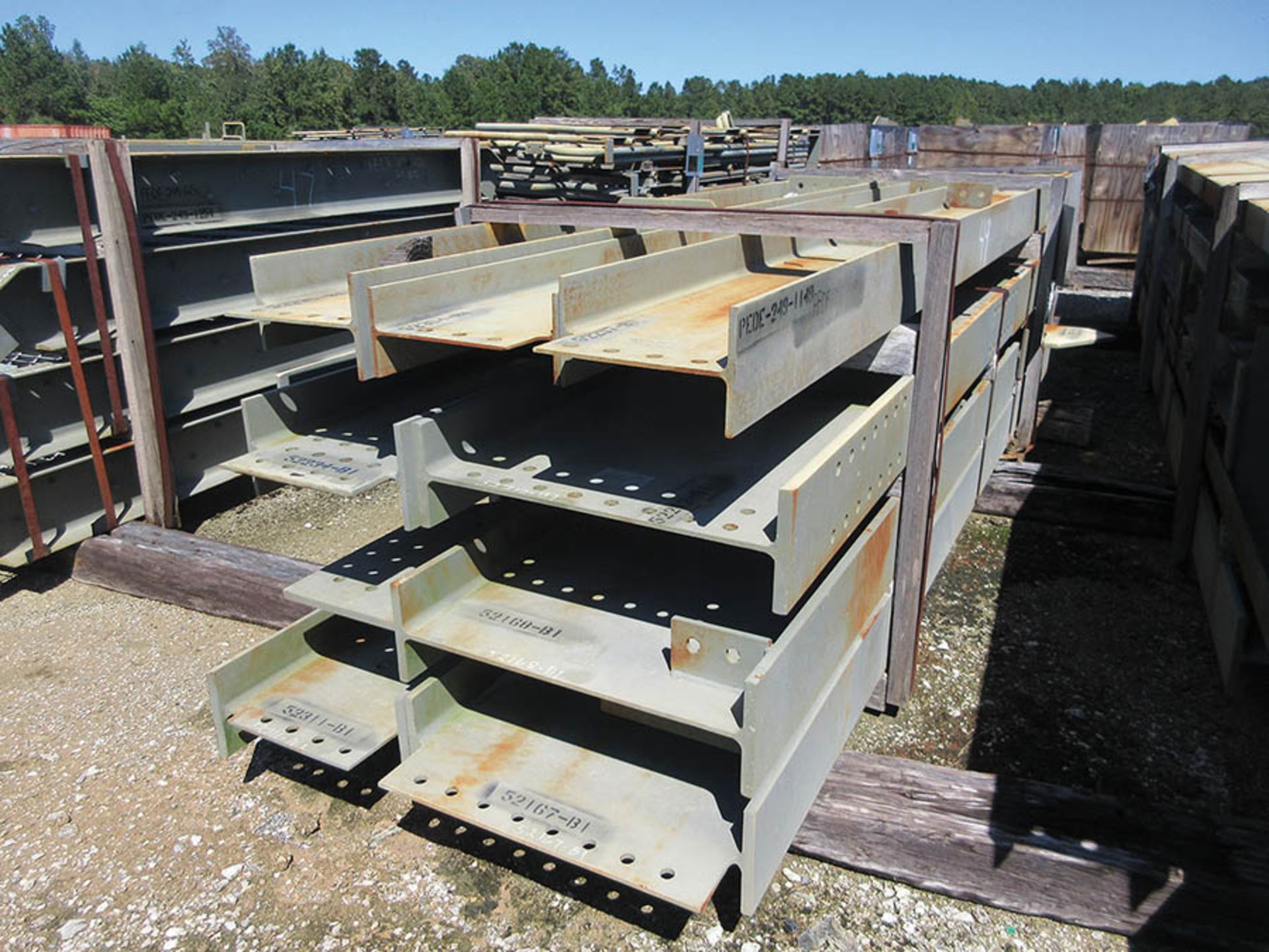 LARGE LOT OF STRUCTURAL STEEL: CONSISTS MOSTLY OF 1 1/2'' THICK OR LESS STEEL BEAMS, VARIOUS - Image 7 of 25