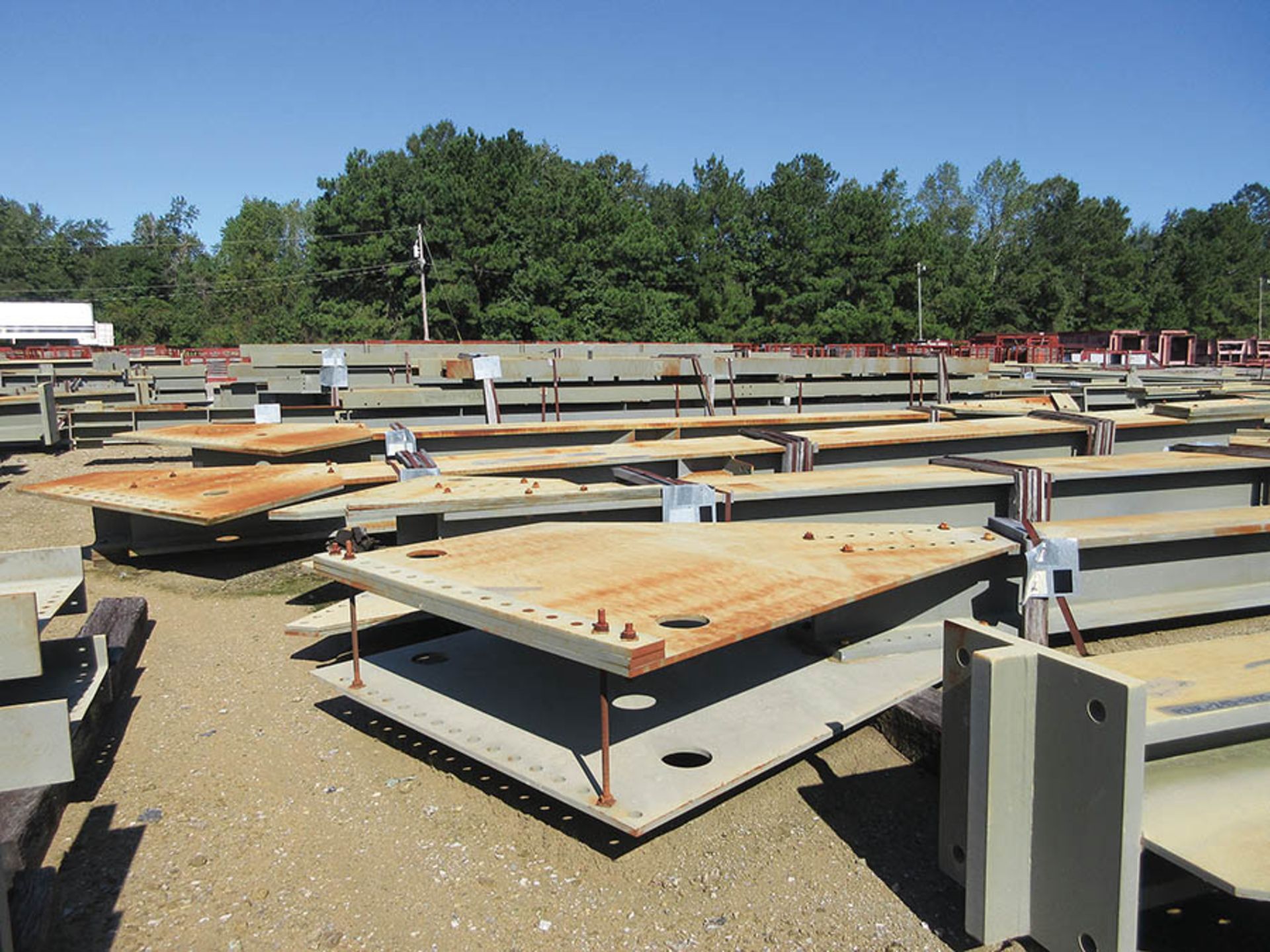 LARGE LOT OF STRUCTURAL STEEL: BEAMS, COLUMNS, BEAMS UP TO 477'' X 18'' X 16'' X 3'', LOCATION: GRID - Image 8 of 19