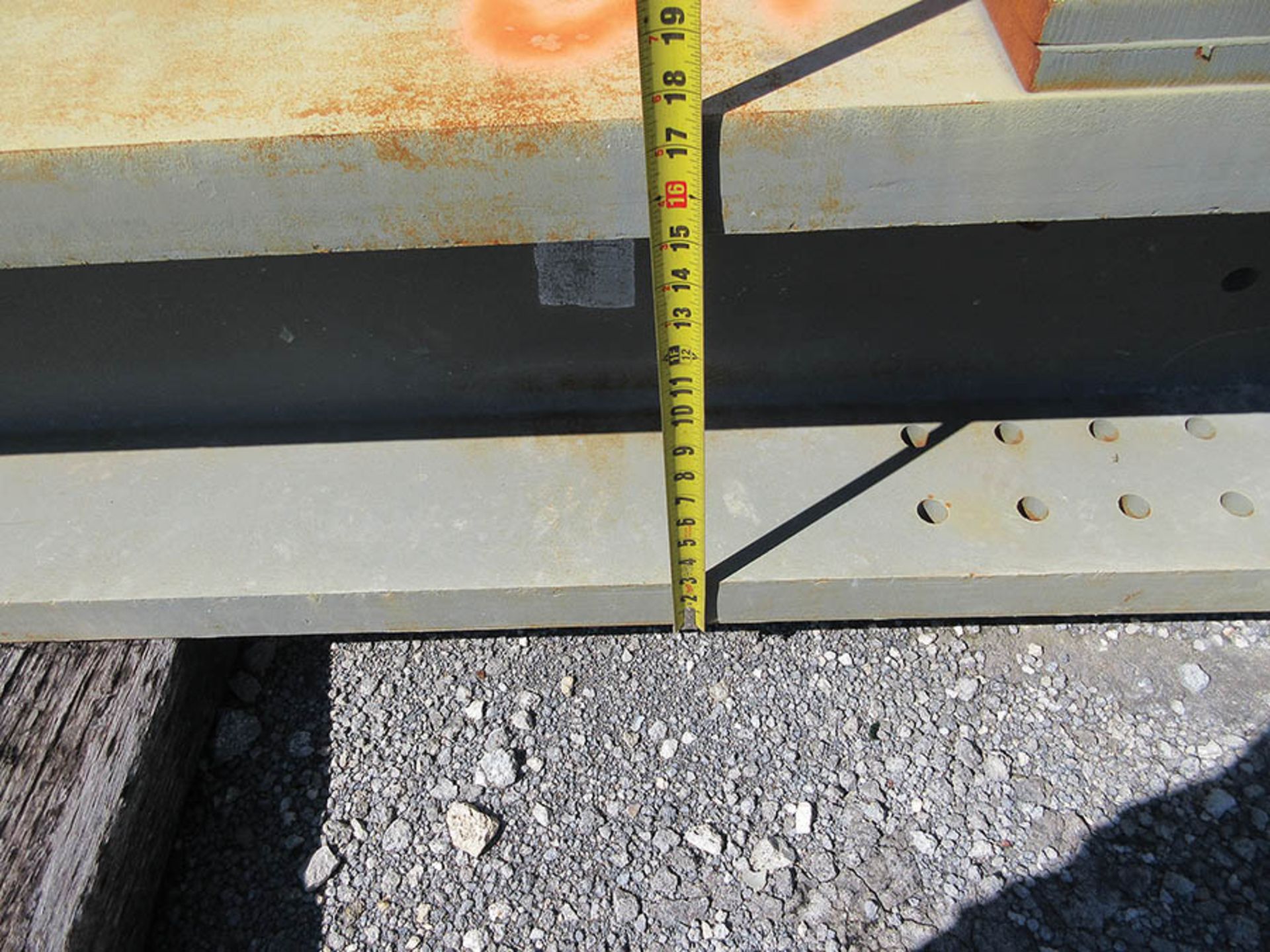 LARGE LOT OF STRUCTURAL STEEL: BEAMS, GIRDERS, BEAMS UP TO 606'' X 21'' X 20'' X 4'', LOCATION: GRID - Image 7 of 19