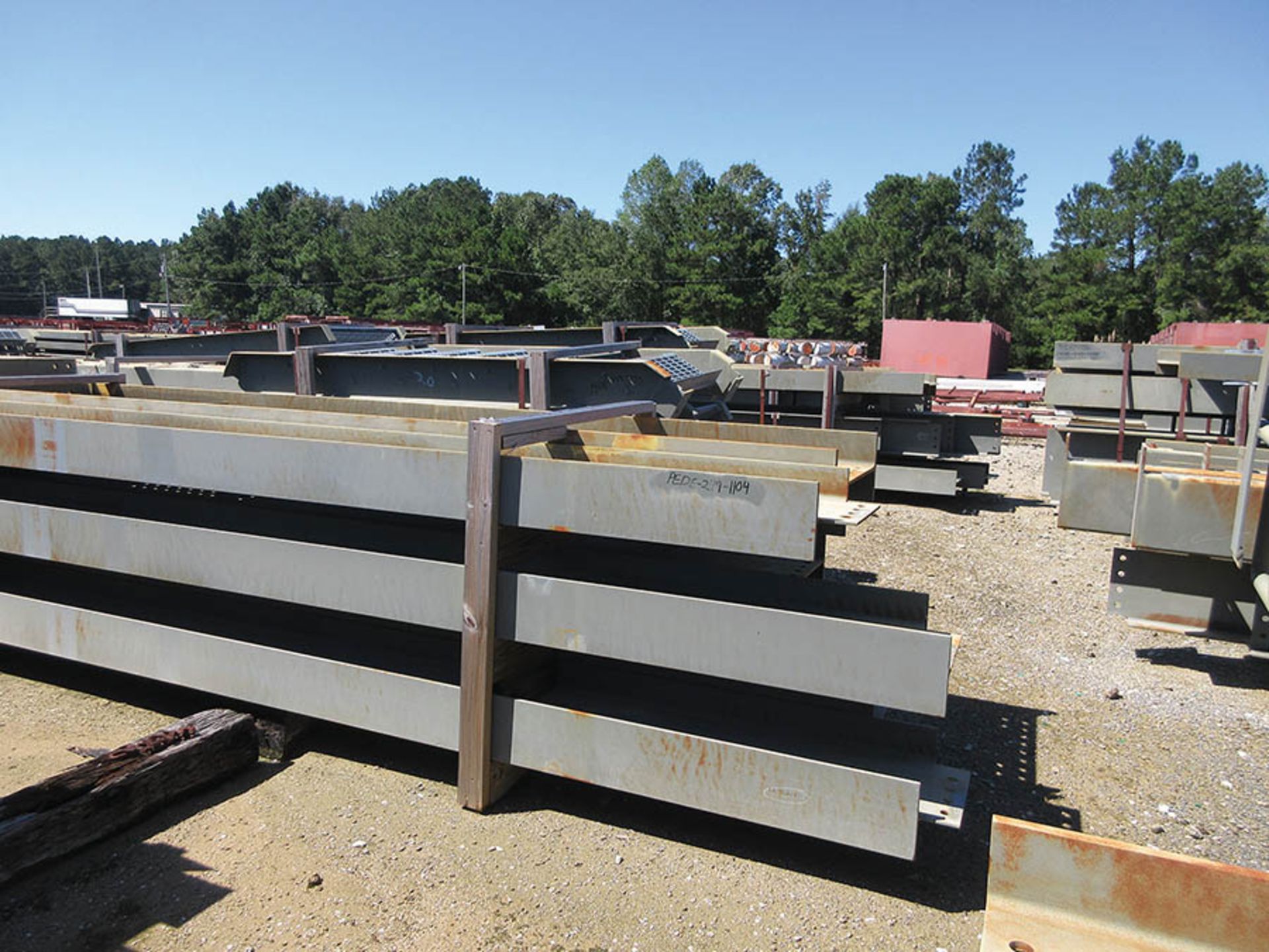 LARGE LOT OF STRUCTURAL STEEL: CONSISTS MOSTLY OF 1 1/2'' THICK OR LESS STEEL BEAMS, VARIOUS - Image 13 of 25