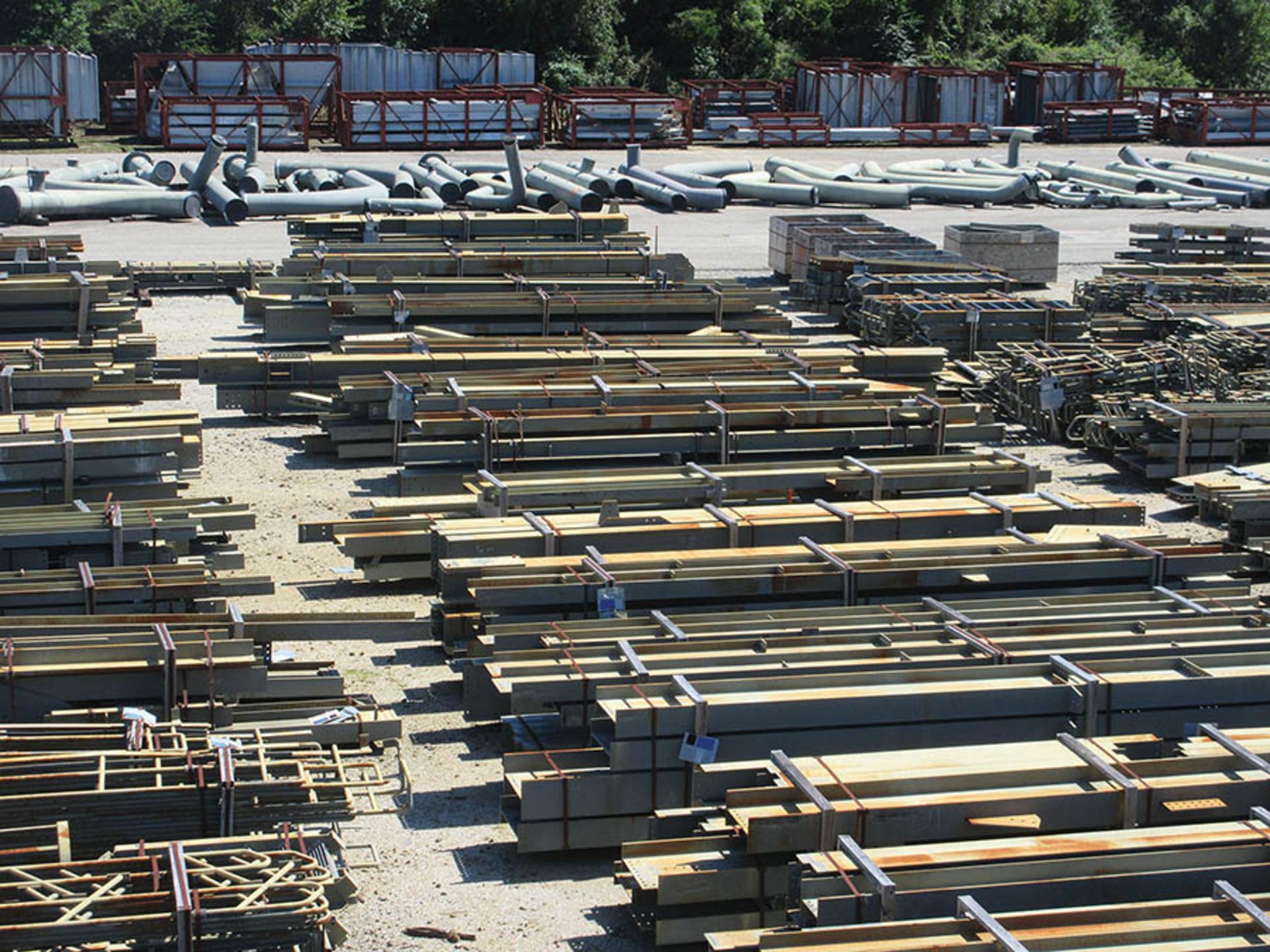 LARGE LOT OF STRUCTURAL STEEL: BEAMS, BEAMS UP TO 403'' X 21'' X 20'' X 4 1/2'', LOCATION: GRID 3CA