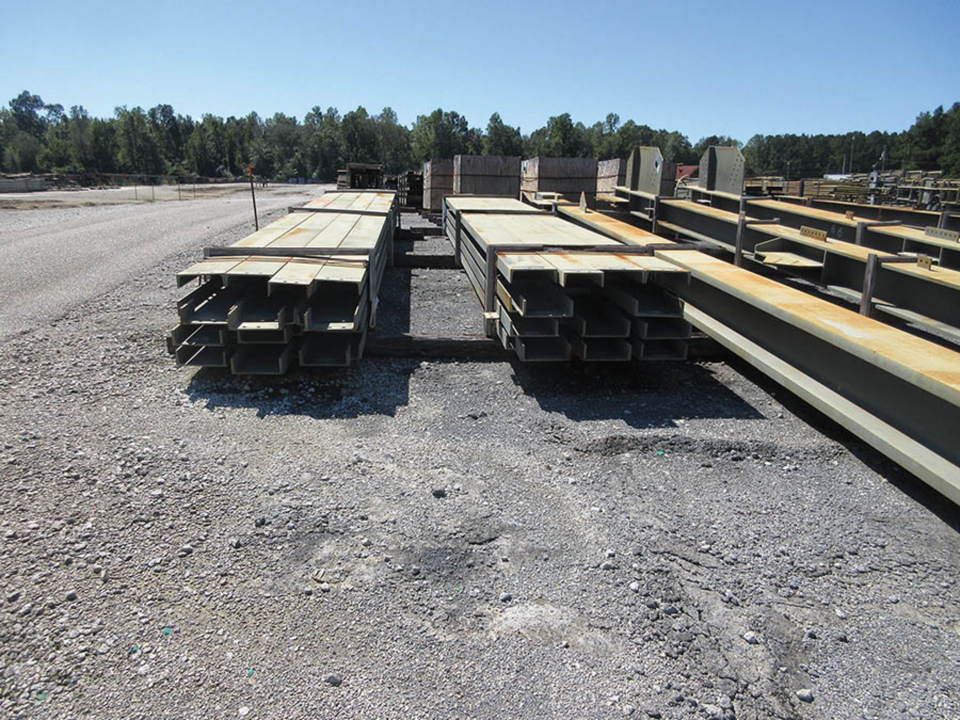 LARGE LOT OF STRUCTURAL STEEL: BEAMS, GIRDERS, BEAMS UP TO 606'' X 21'' X 20'' X 4'', LOCATION: GRID - Image 5 of 19