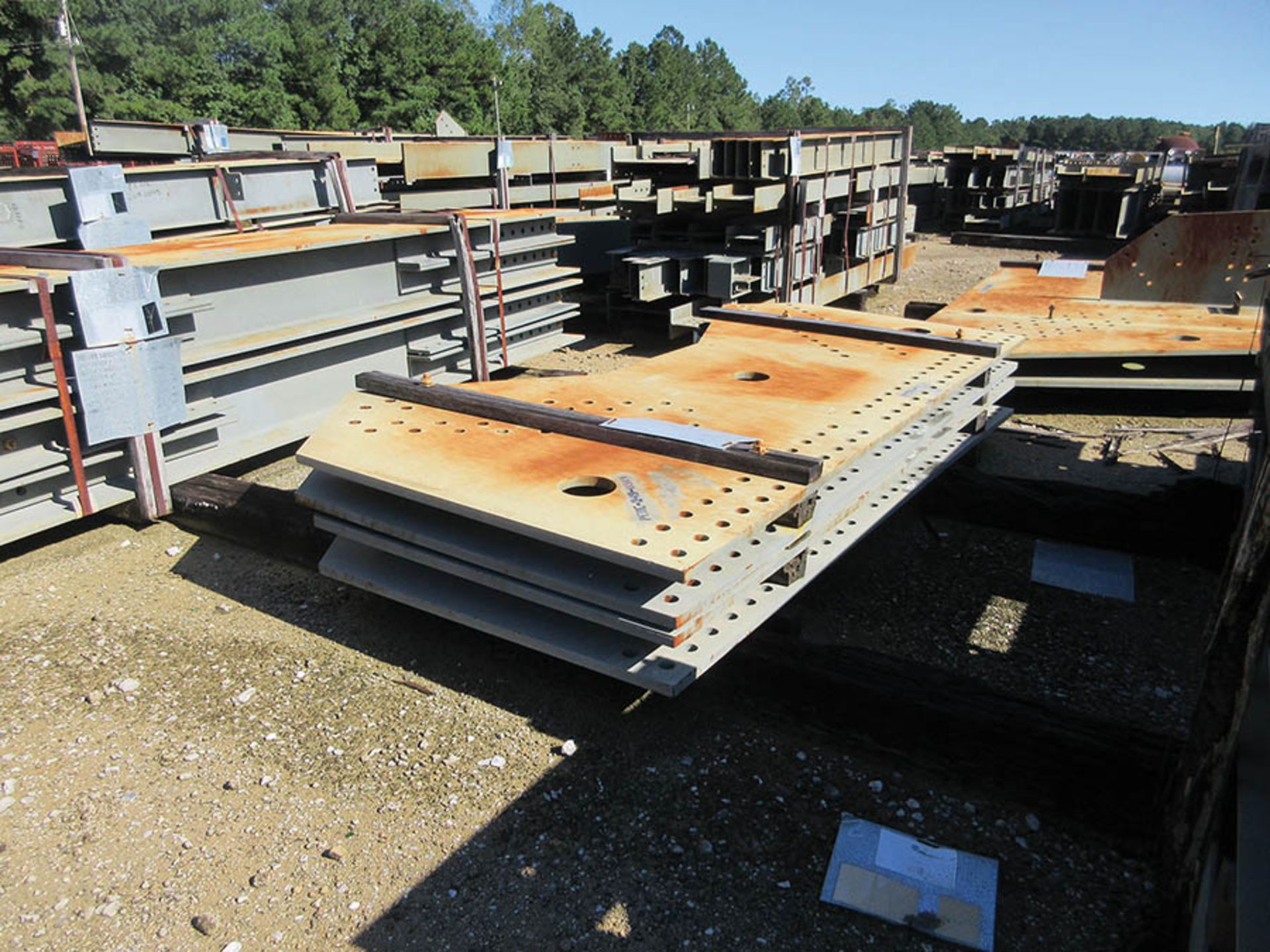 LARGE LOT OF STRUCTURAL STEEL: BEAMS, COLUMNS, HANDRAIL, STAIRS, BRACES, COLUMNS UP TO 406'' X - Image 12 of 23