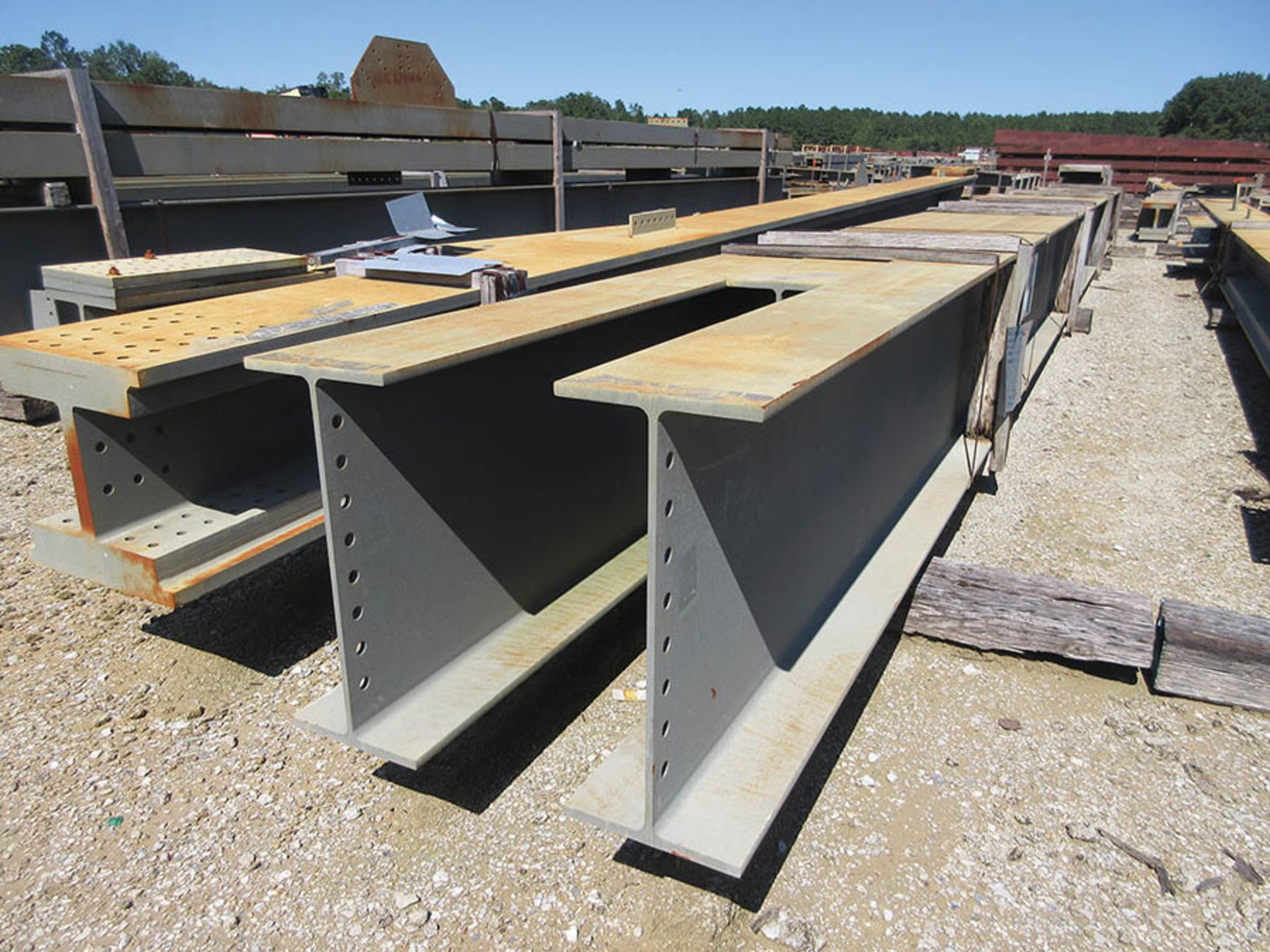 LARGE LOT OF STRUCTURAL STEEL: BEAMS, BEAMS UP TO 403'' X 21'' X 20'' X 4 1/2'', LOCATION: GRID 3CA - Image 24 of 28