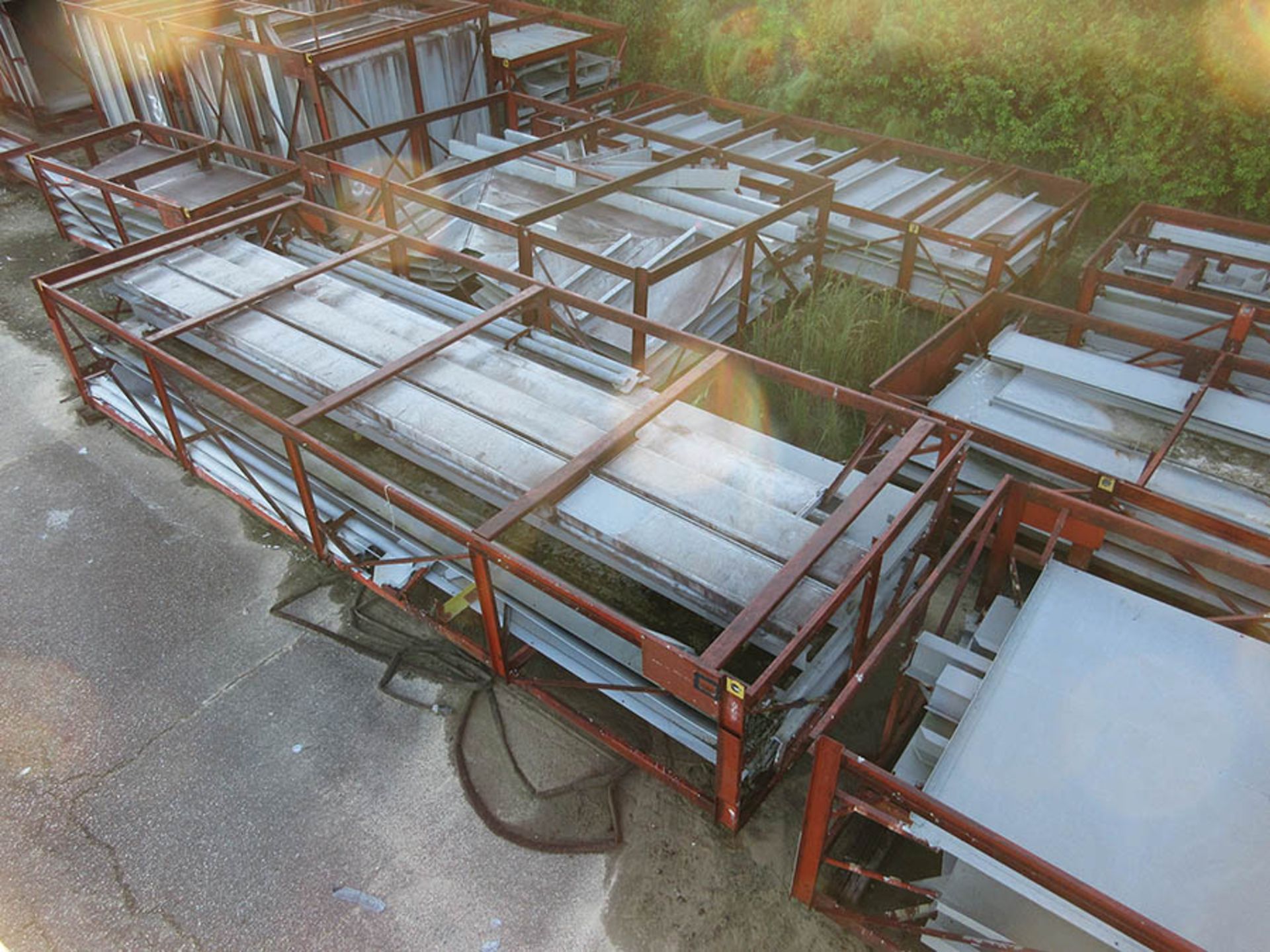 LOT OF STRUCTURAL STEEL & DUCTING: ASSORTED PIECES, CRATES UP TO 503'' X 126'' X 68'', LOCATION: - Image 2 of 6