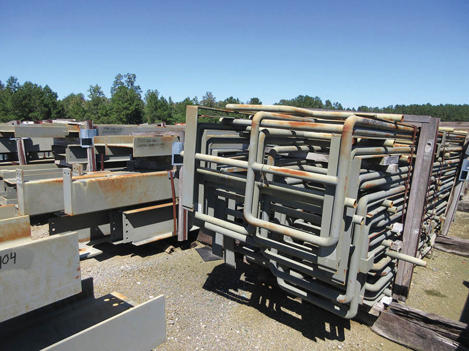 LARGE LOT OF STRUCTURAL STEEL: CONSISTS MOSTLY OF 1 1/2'' THICK OR LESS STEEL BEAMS, VARIOUS - Image 15 of 25