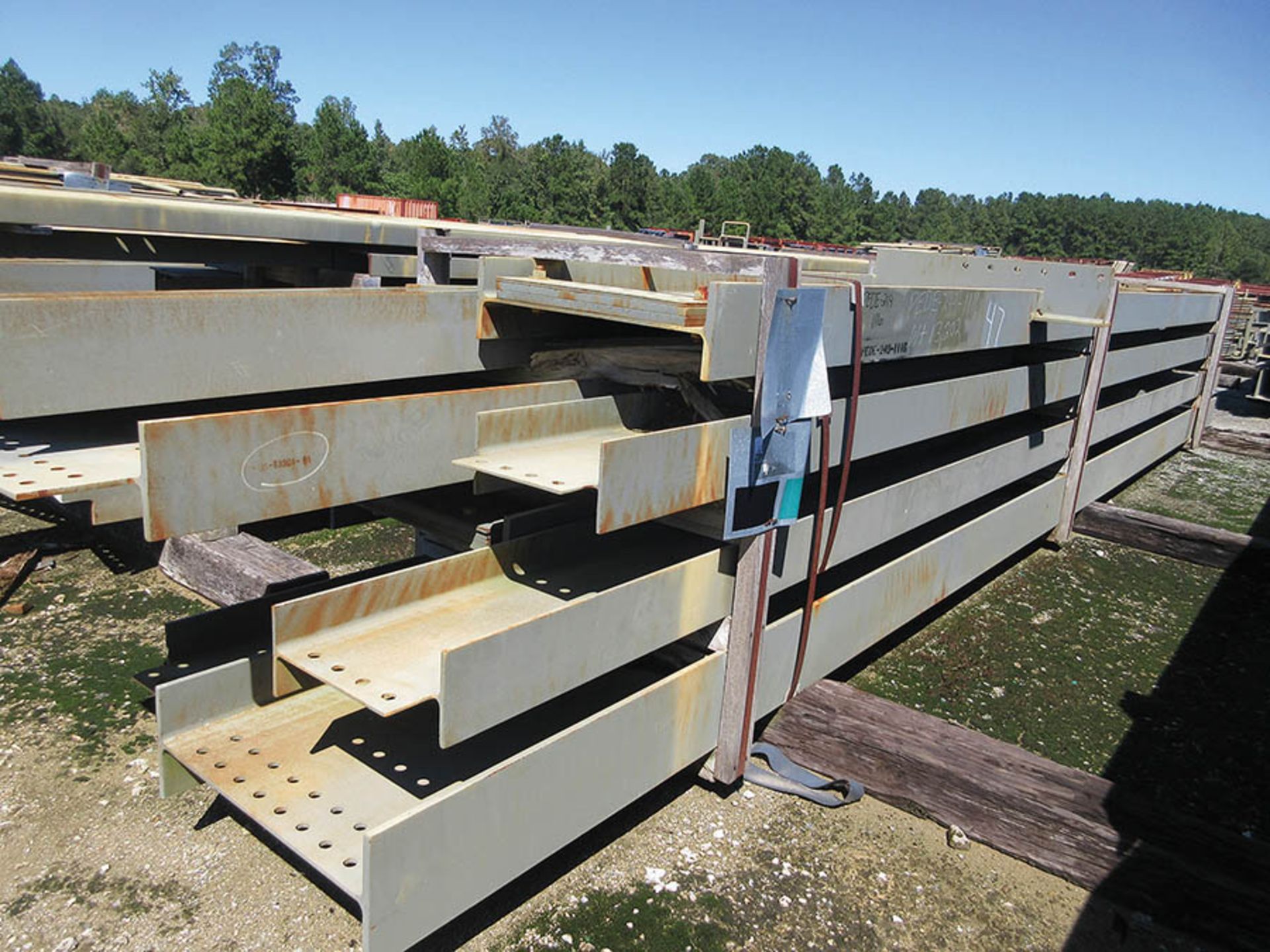LARGE LOT OF STRUCTURAL STEEL: CONSISTS MOSTLY OF 1 1/2'' THICK OR LESS STEEL BEAMS, VARIOUS - Image 10 of 25
