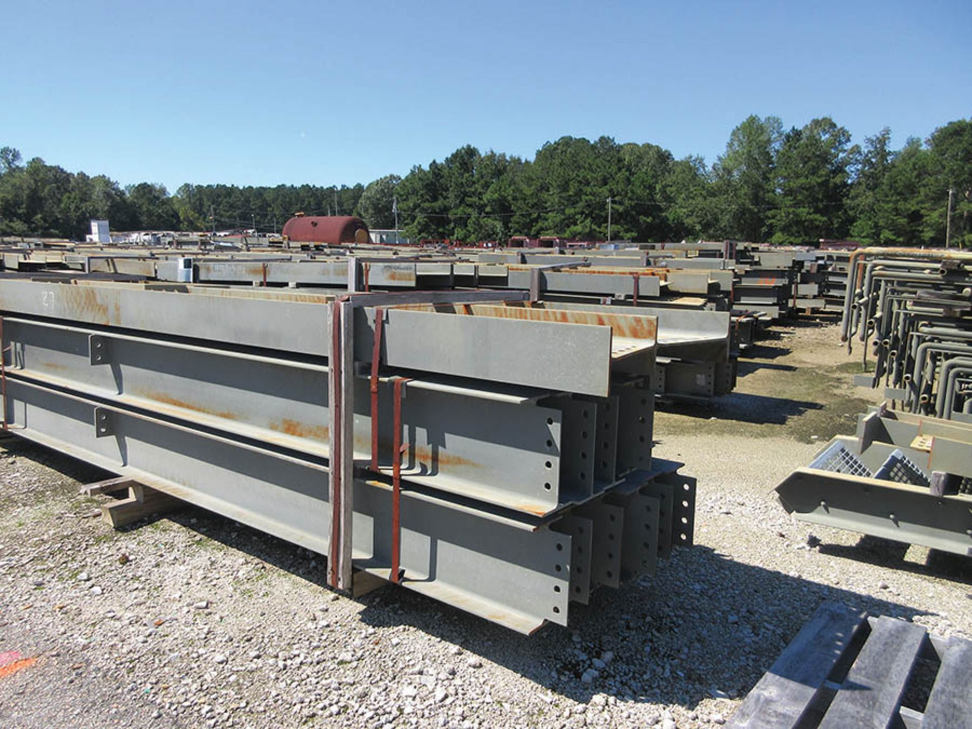 LARGE LOT OF STRUCTURAL STEEL: CONSISTS MOSTLY OF 1'' THICK OR LESS STEEL BEAMS, VARIOUS LENGTHS, - Image 15 of 15