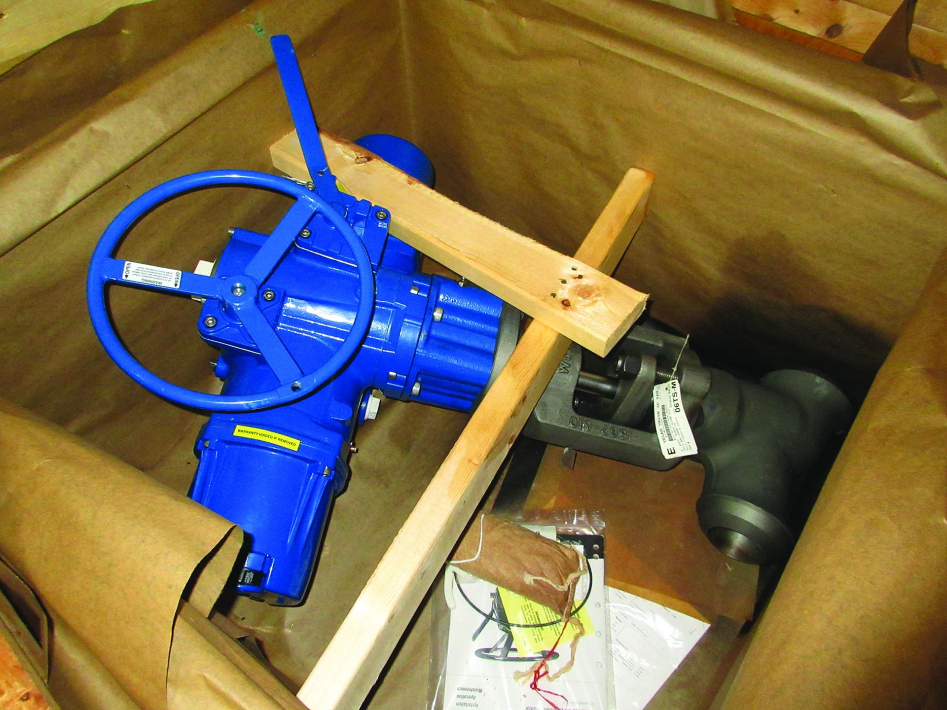 (4) CRATES, VELAN 4'' BLESS GLOBE VALVE, (2) VELAN 3'' BLESS GLOBE VALVES, VELAN 2'' BLESS GLOBE - Image 3 of 4