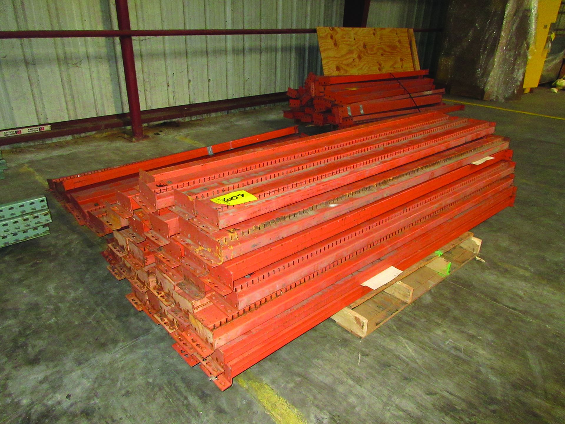 PALLET RACK AND CANTILEVER RACK: (70+/-) 4'' X 92'' CROSSBEAMS, (17) 48'' X 70'' UPRIGHTS, (12) - Image 3 of 14