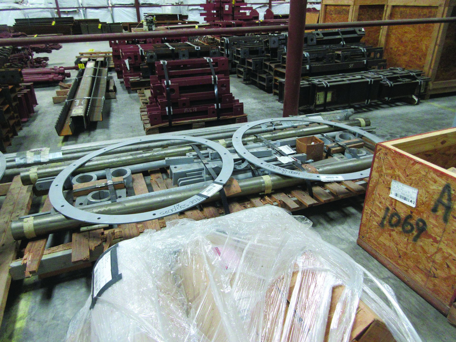 LOT OF ASSORTED PARTS: BARSETS, SHAFT COUPLINGS, COUPLING GUARDS, AND MORE, GRID A7 - Image 13 of 16