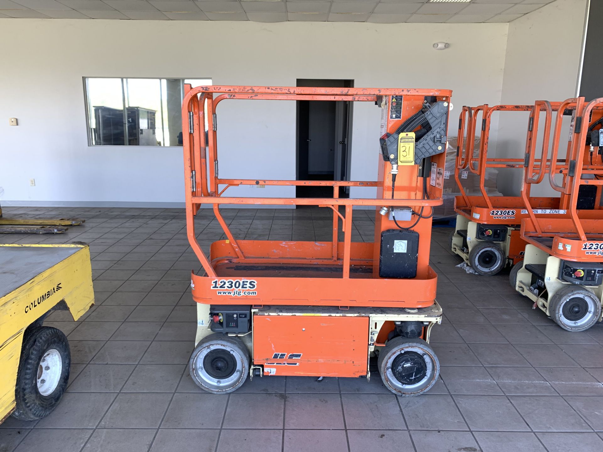 2015 JLG 12' ELECTRIC SCISSOR LIFT, MODEL: 1230ES, S/N: 0200240842, 500-LB. CAPACITY, 12' PLATFORM X