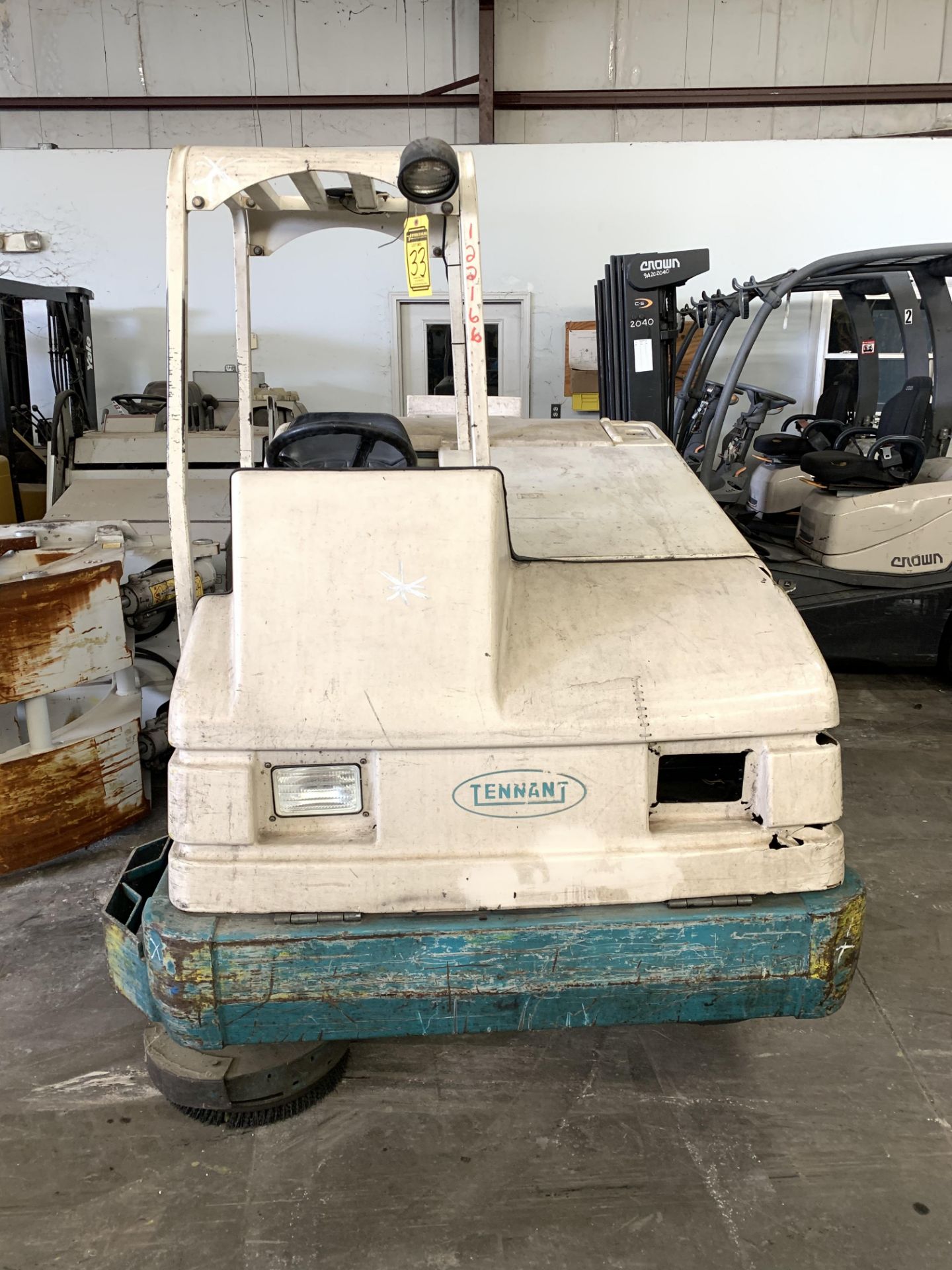 TENNANT FLOOR SWEEPER/SCRUBBER, MODEL: 7400, S/N: 7400-8014, LPG - Image 4 of 5