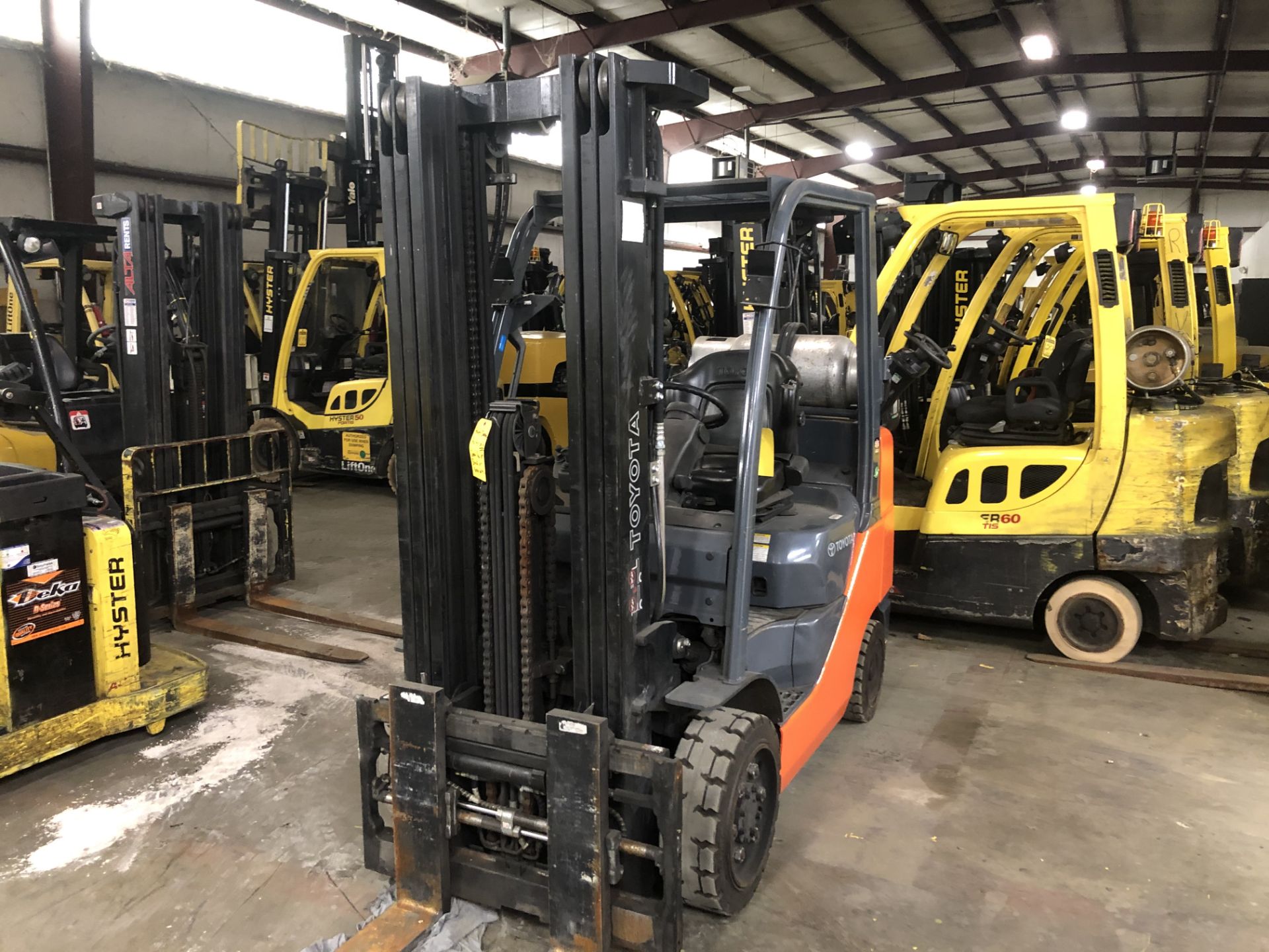 2015 TOYOTA 6,000-LB. CAPACITY FORKLIFT, MODEL: 8FGCU30, S/N: 62560, LPG, SOLID TIRES, LEVER SHIFT - Image 8 of 8