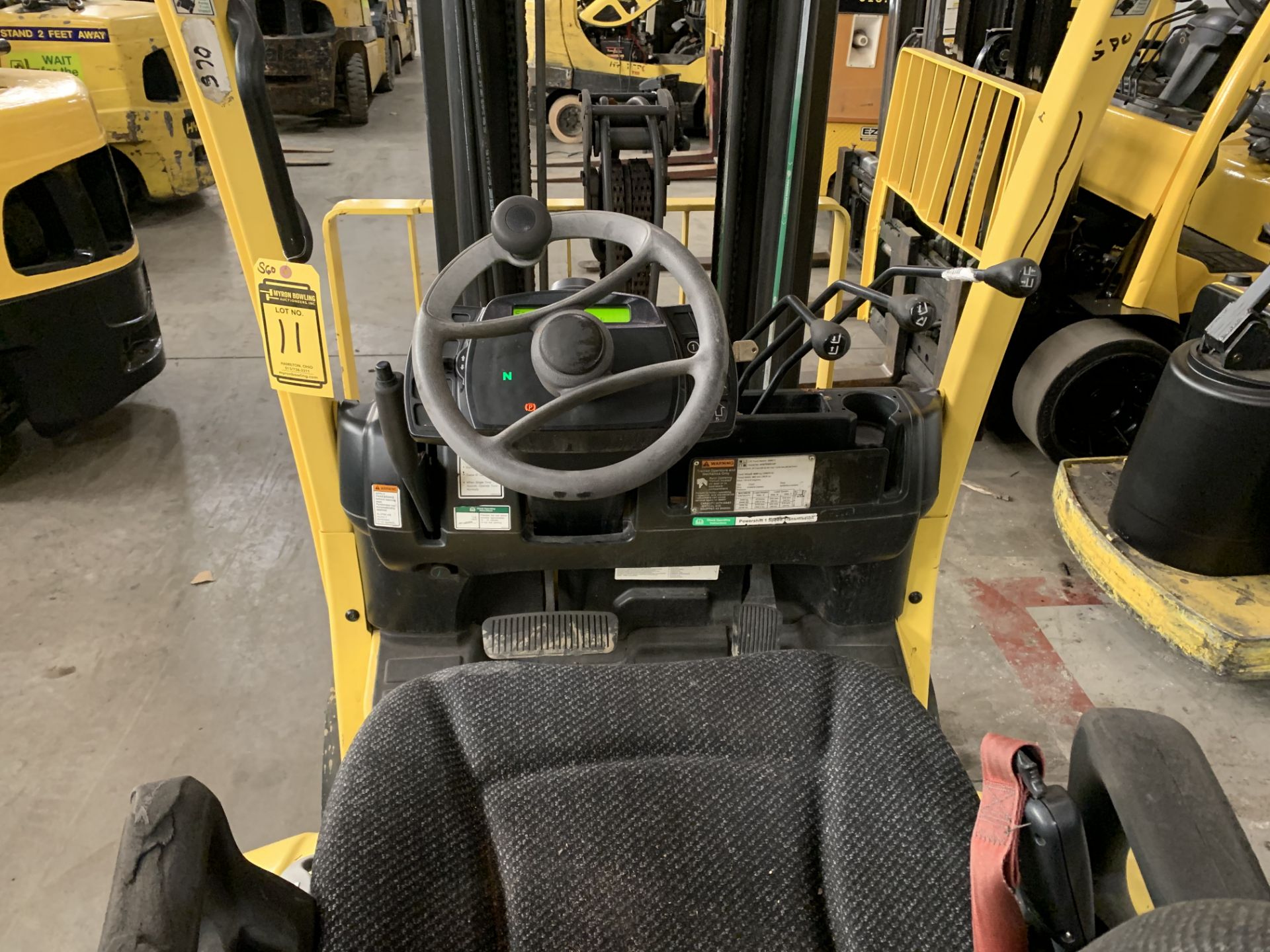 2016 HYSTER 6,000-LB., MODEL: S60FT, S/N: H187V05514P, LPG, LEVER SHIFT TRANSMISSION, SOLID NON- - Image 5 of 5