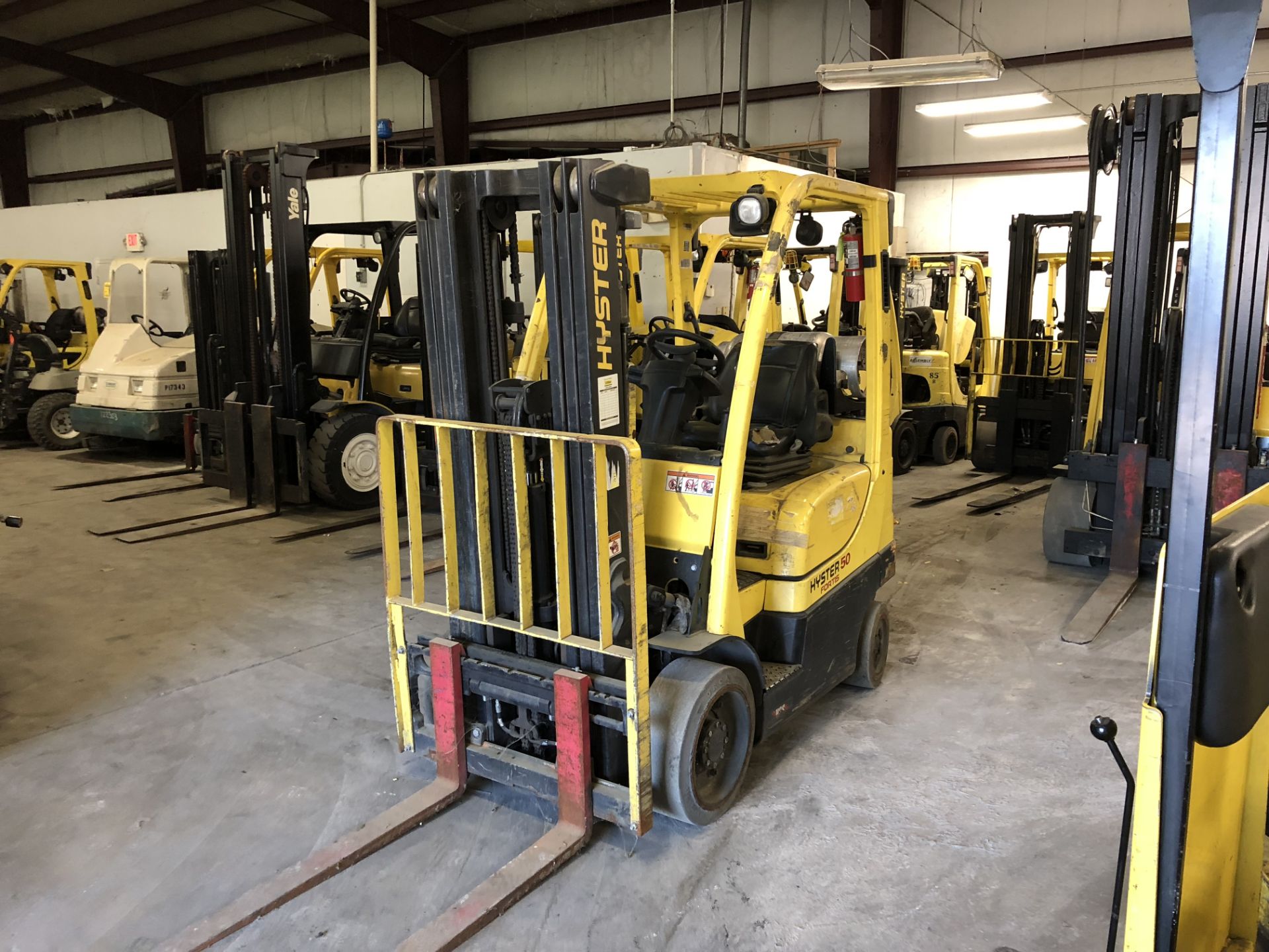 2015 HYSTER 5,000-LB., MODEL: S50FT, S/N: H187V02615N, LPG, LEVER SHIFT TRANSMISSION, SOLID NON- - Image 2 of 9