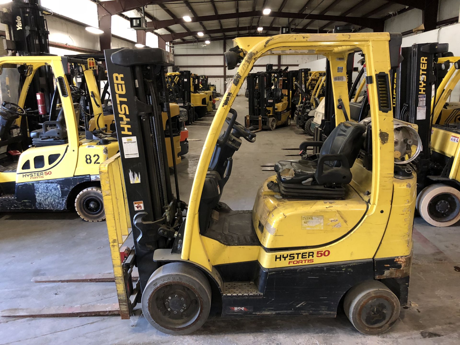 2015 HYSTER 5,000-LB., MODEL: S50FT, S/N: H187V02615N, LPG, LEVER SHIFT TRANSMISSION, SOLID NON- - Image 8 of 9
