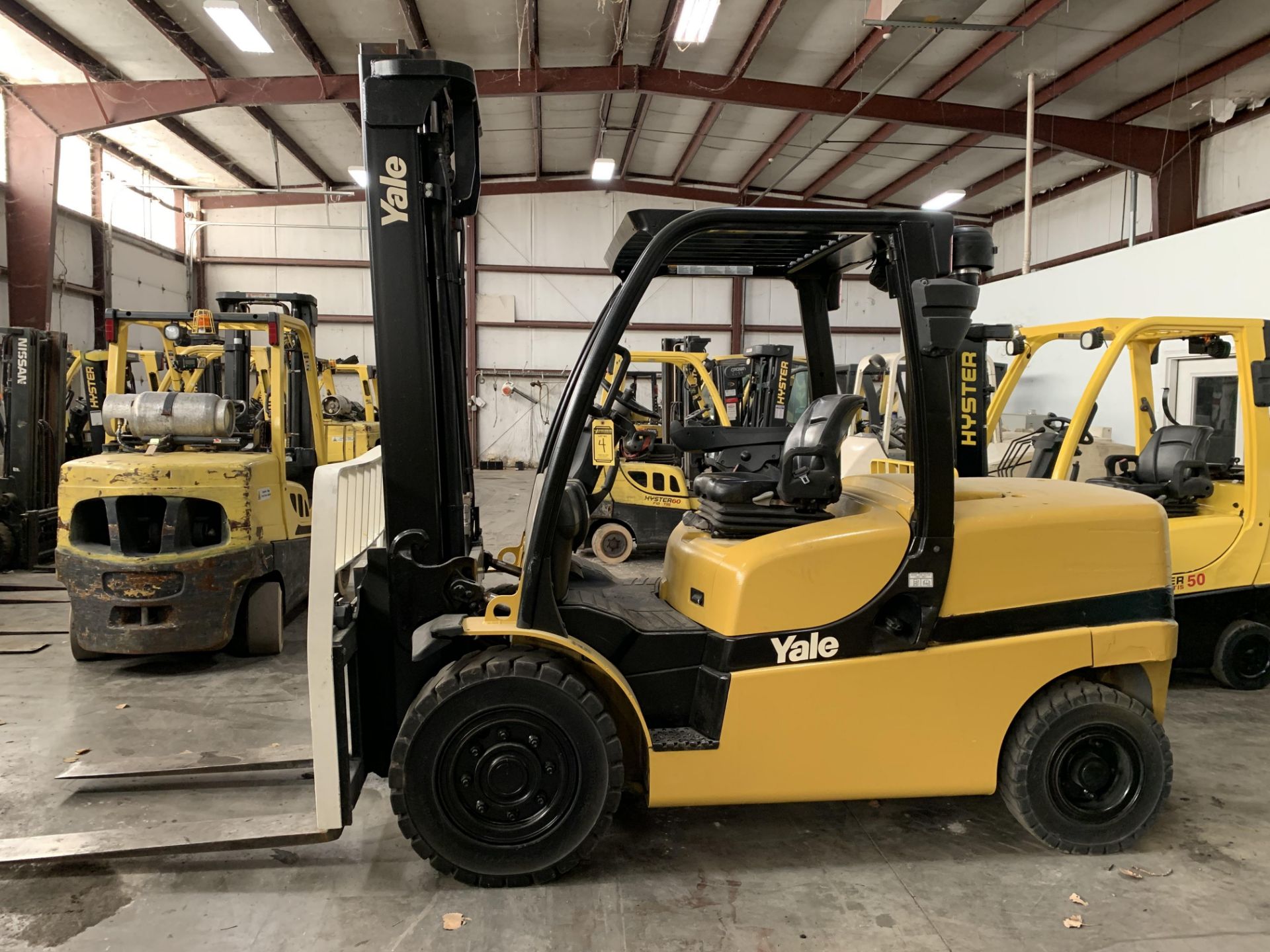 2015 YALE 10,000-LB. CAPACITY FORKLIFT, MODEL: GDP100VX, S/N: J813V03237N, LPG, PNEUMATIC TIRES, 2-