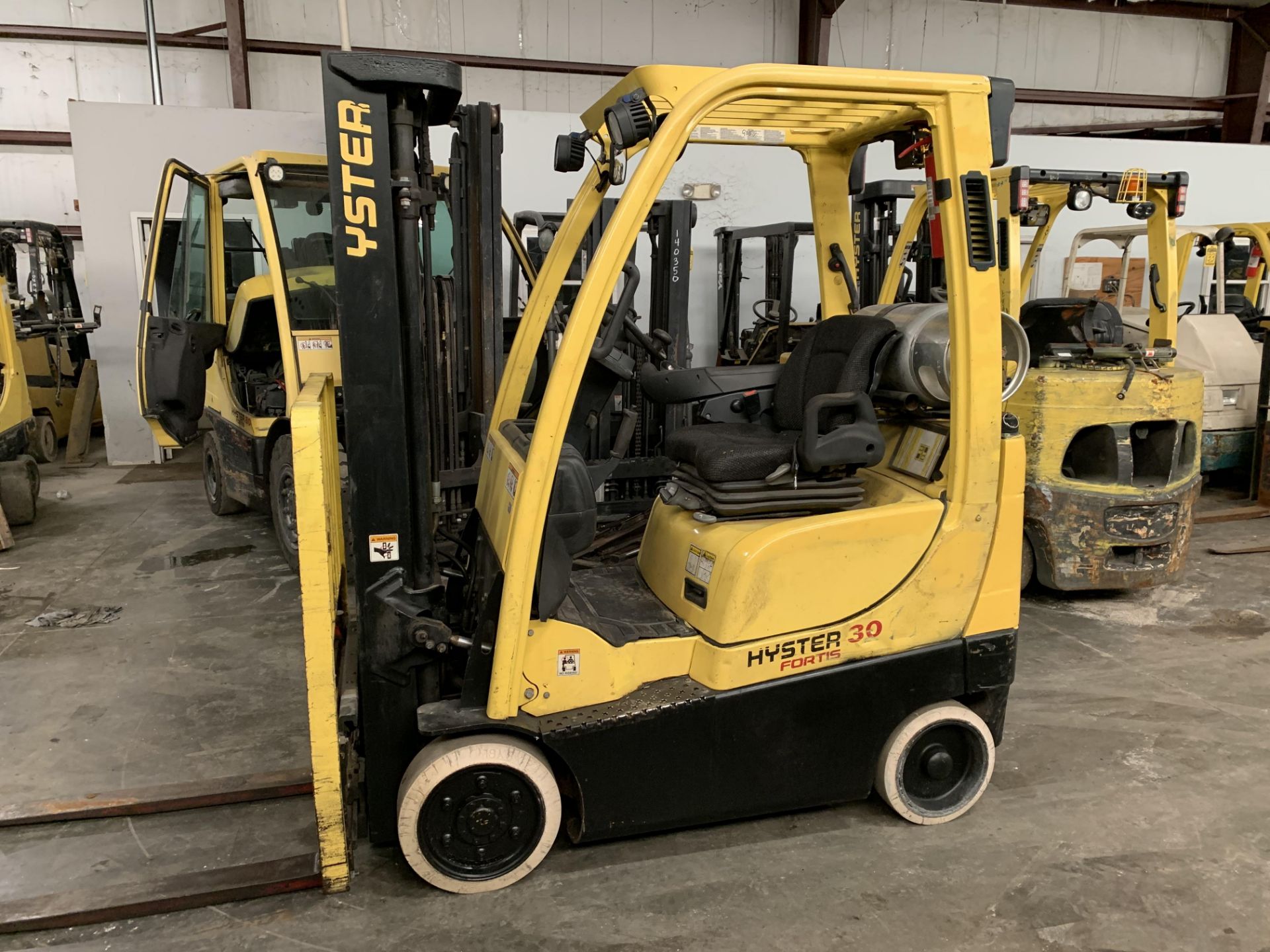 2012 HYSTER 3,000-LB., MOD: S30FT, LPG, SOLID NON-MARKING TIRES, 3-STAGE MAST, 187'' LIFT, SIDESHIFT