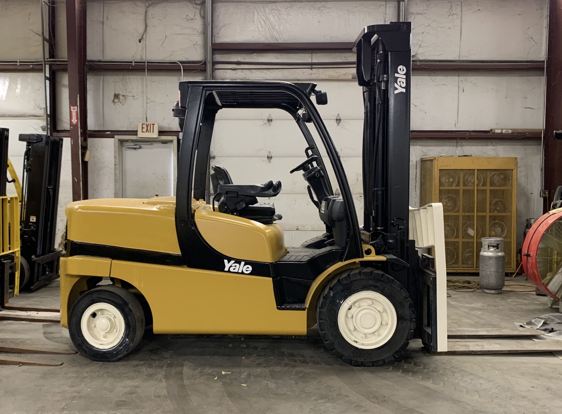 2014 YALE 10,000-LB. CAPACITY FORKLIFT, MODEL: GDP100VX, S/N: J813V03096M, DIESEL, PNEUMATIC