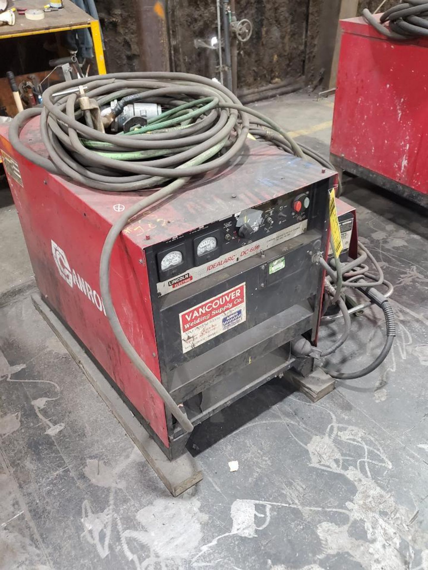 LINCOLN ELECTRIC IDEALARC DC-600 WELDER SN.U1970404564 230-460V WITH LN-7 WIRE FEED SN.U1961005864 - Image 2 of 8