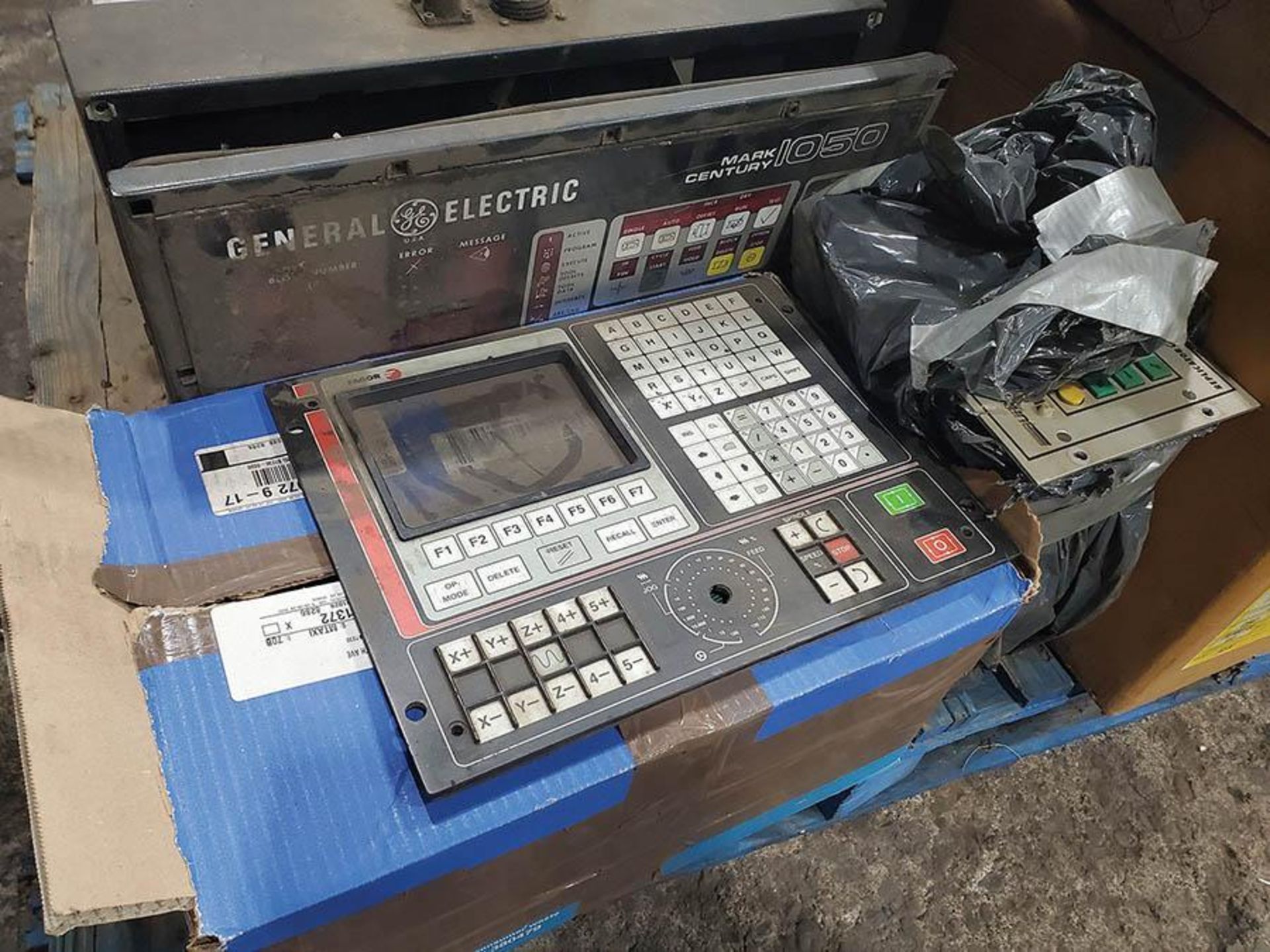 PALLET OF USED CONTROLS - Image 3 of 4