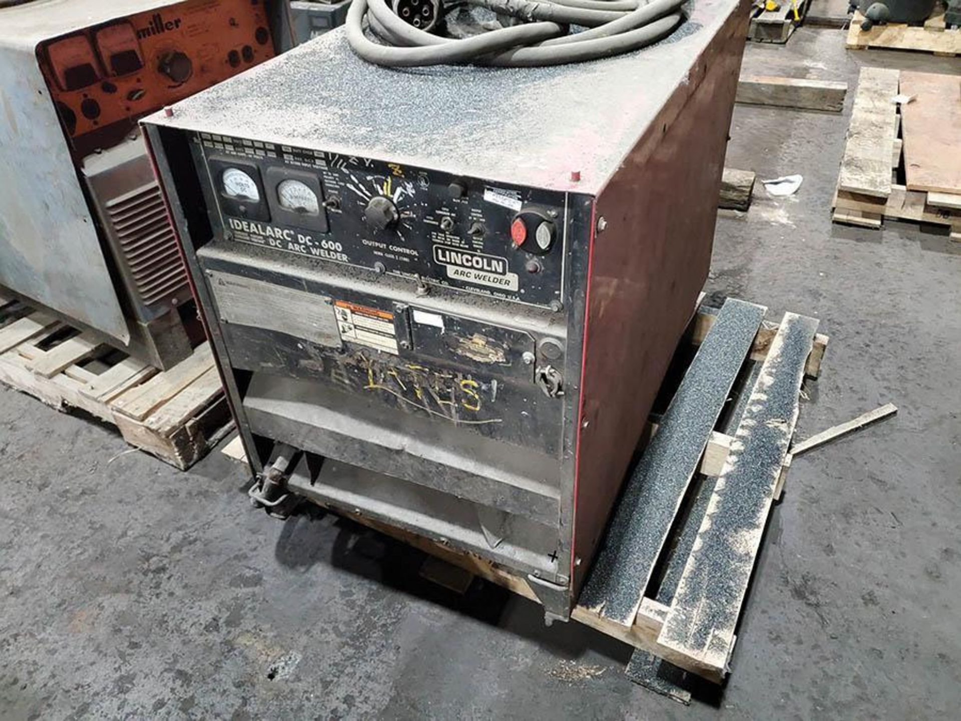 LINCOLN IDEALARC 600 WELDING POWER SUPPLY - Image 2 of 3