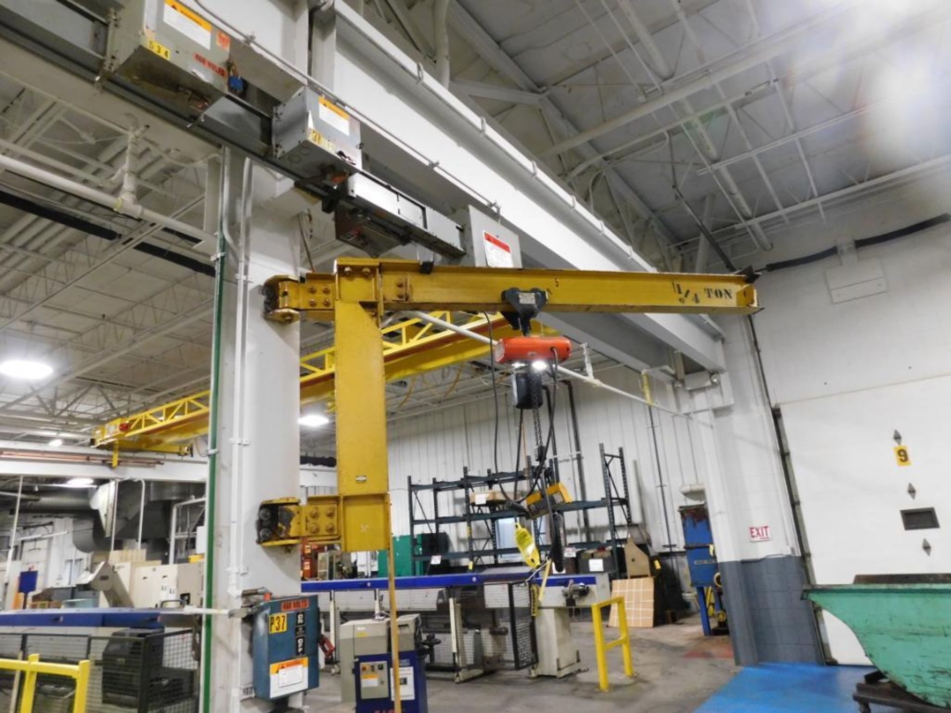 1/4 TON WALL MOUNTED JIB CRANE, WITH ELECTRIC CHAIN HOIST