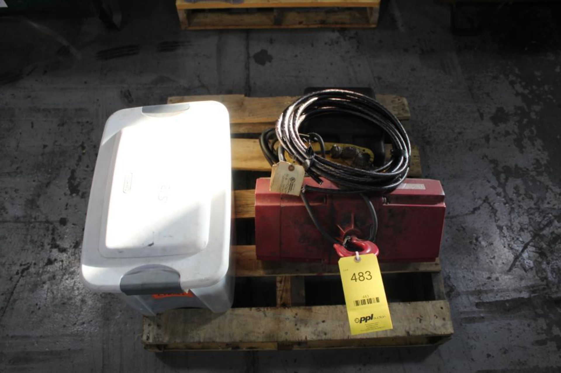 LOT: DAYTON 1/2 TON ELECTRIC CHAIN HOIST