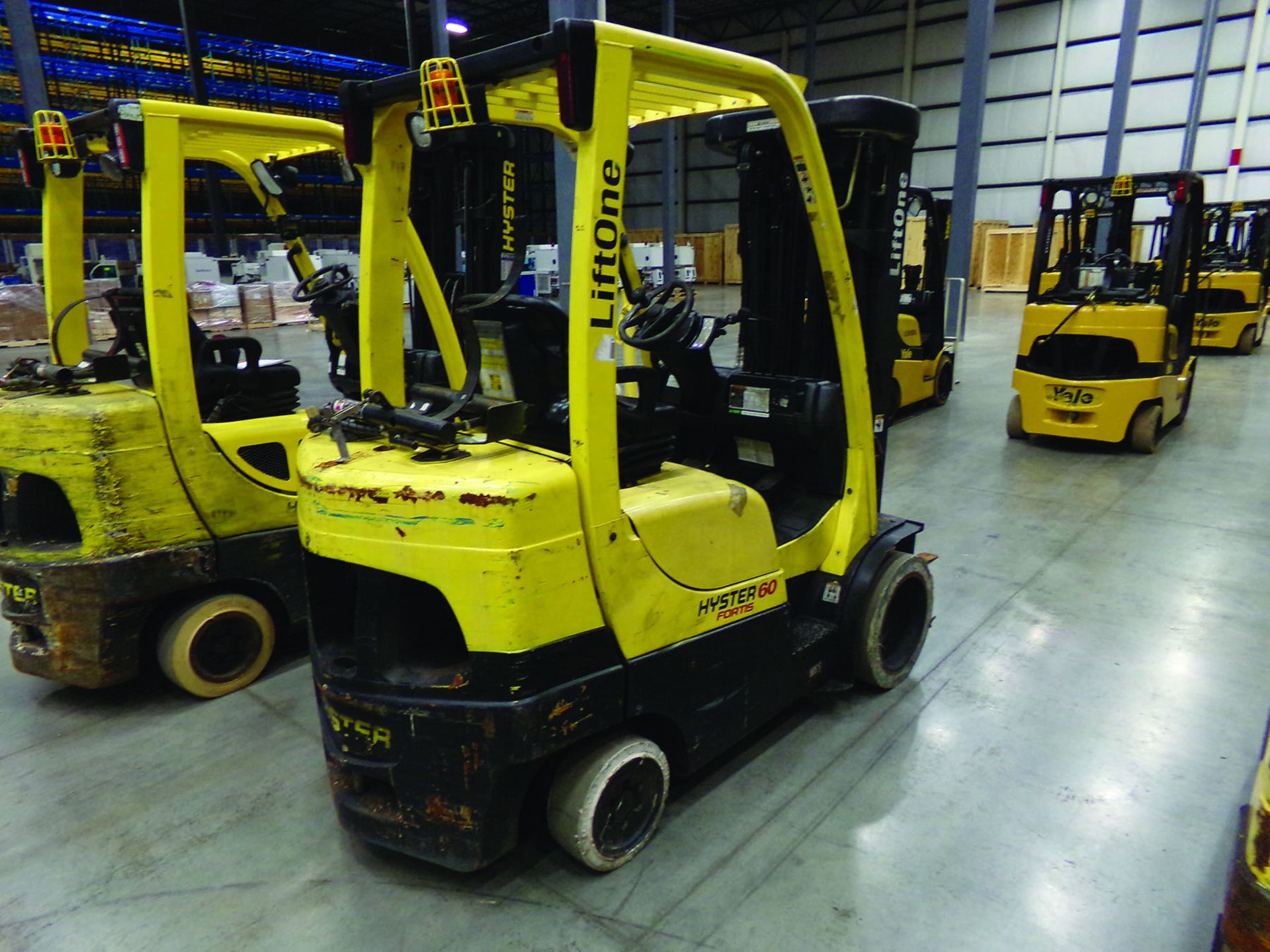 2013 HYSTER 6,000 LB. FORKLIFT, MODEL S60FT, S/N F187V22368K, 10,910 HOURS, 3' 6'' FORKS, 4-STAGE MA - Image 3 of 5